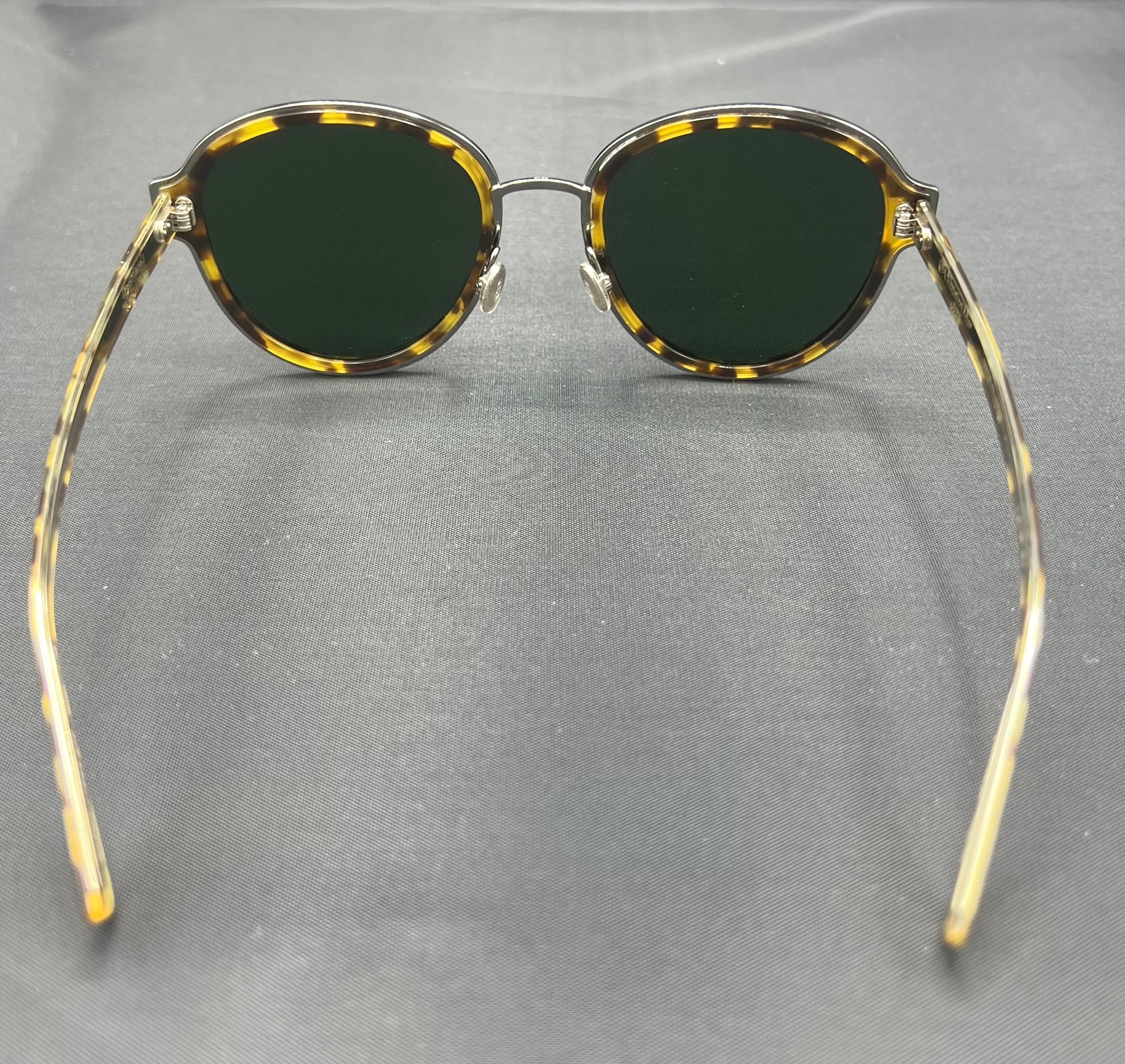 Christian Dior Round Tortoise Sunglasses In Excellent Condition For Sale In Beverly Hills, CA