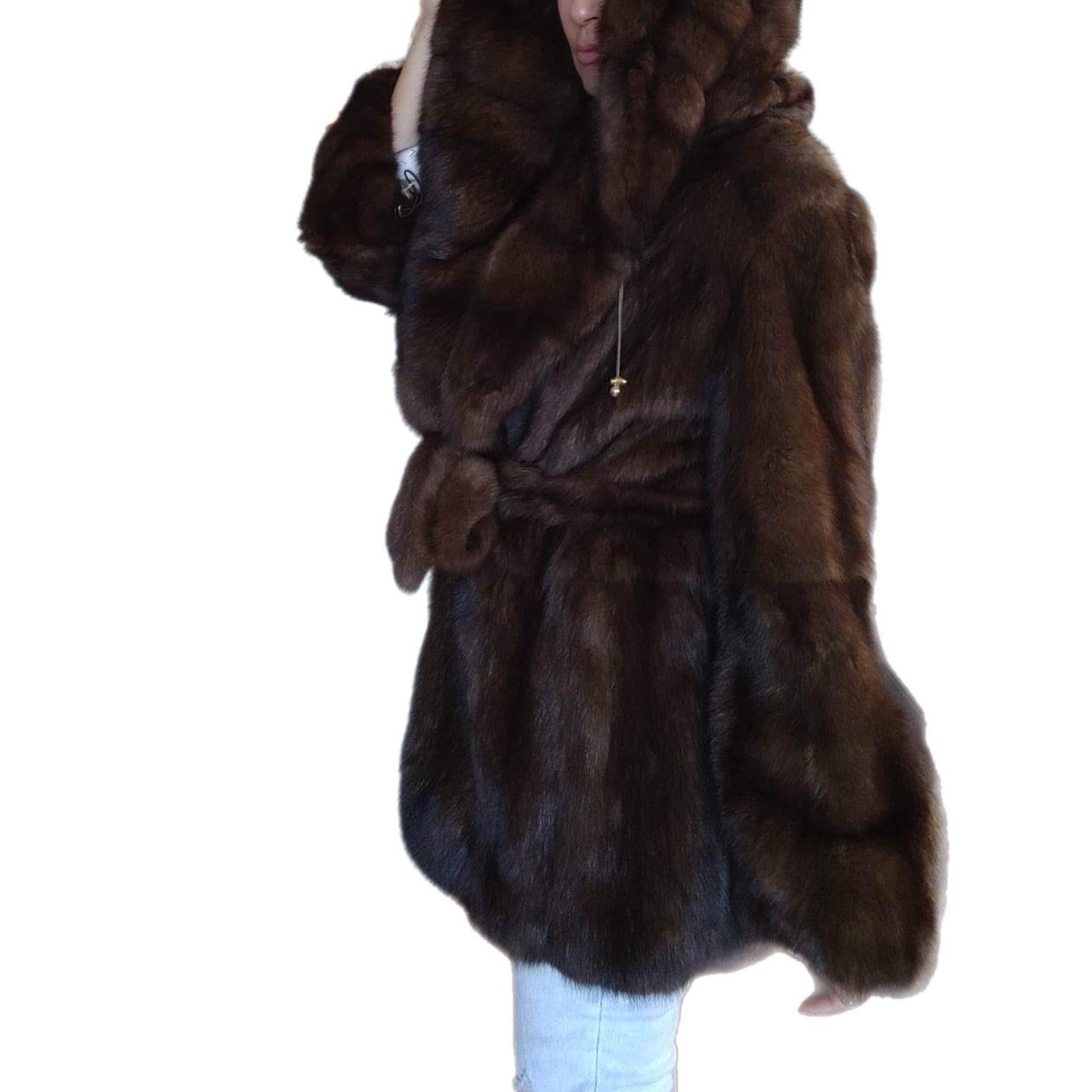 Christian Dior - Manteau russe en fourrure de zibeline taille 12 étiquettes 55000$ en vente 10