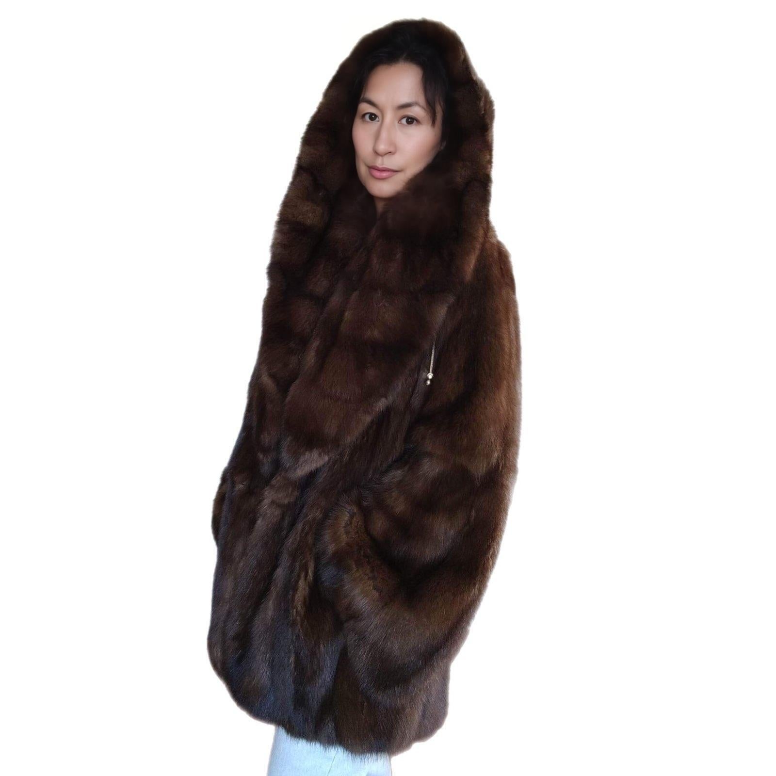 Carolina herera russe en fourrure de zibeline taille 12 étiquettes 55000$ en vente 7