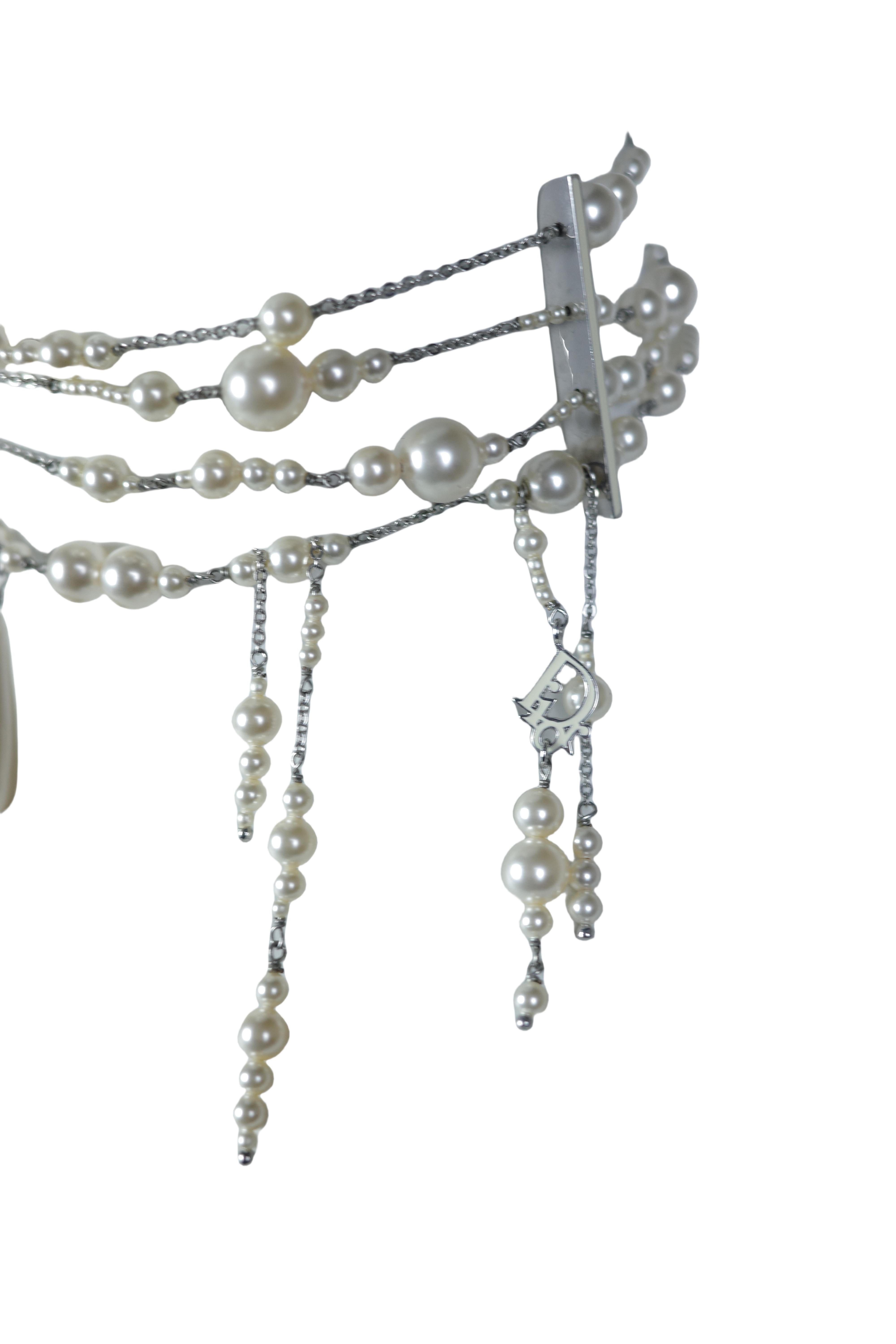 CHRISTIAN DIOR By Galliano F/w 1999 Collar gargantilla con gotas de perlas de varios hilos en venta 2