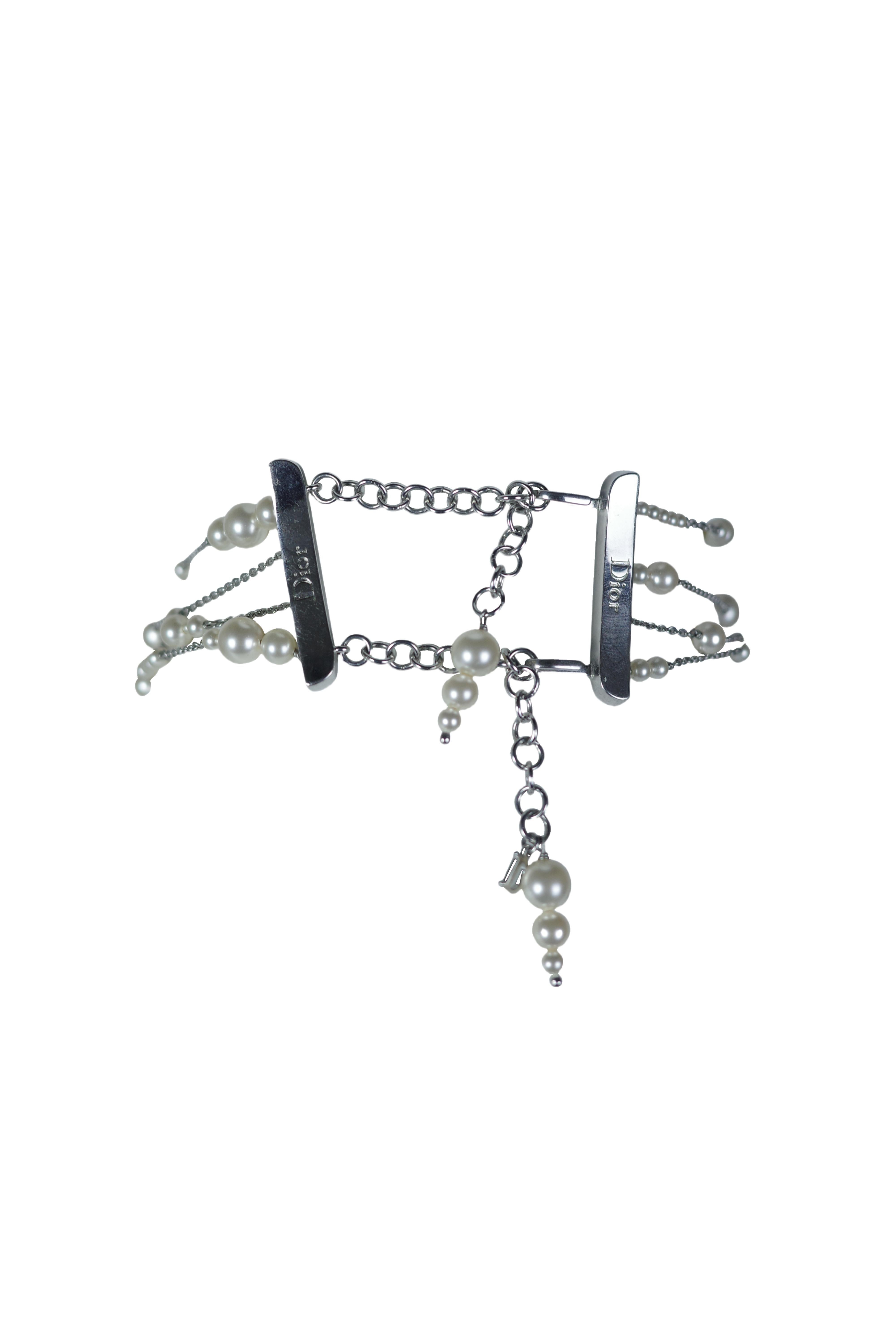 CHRISTIAN DIOR By Galliano F/w 1999 Collar gargantilla con gotas de perlas de varios hilos en venta 3