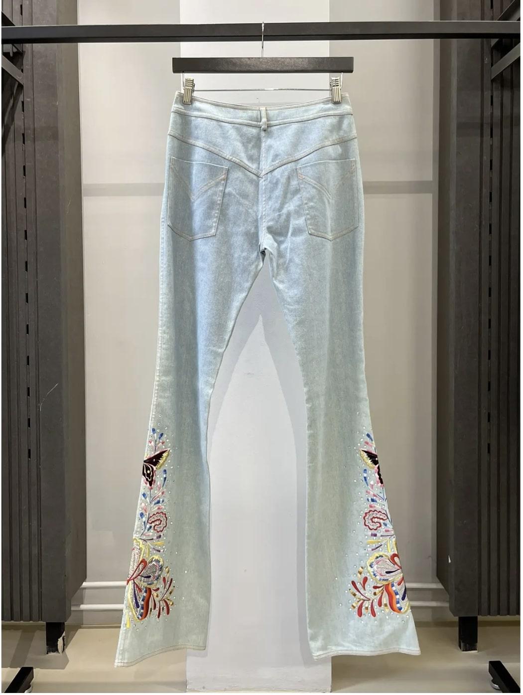 Christian Dior
S/S 2002 Galliano Swarovski Butterfly Denim
Size FR 40

Beautiful Christian Dior Swarovski butterfly denim in a size FR 40. From the 2002 collection. In great condition without any flaws. 
