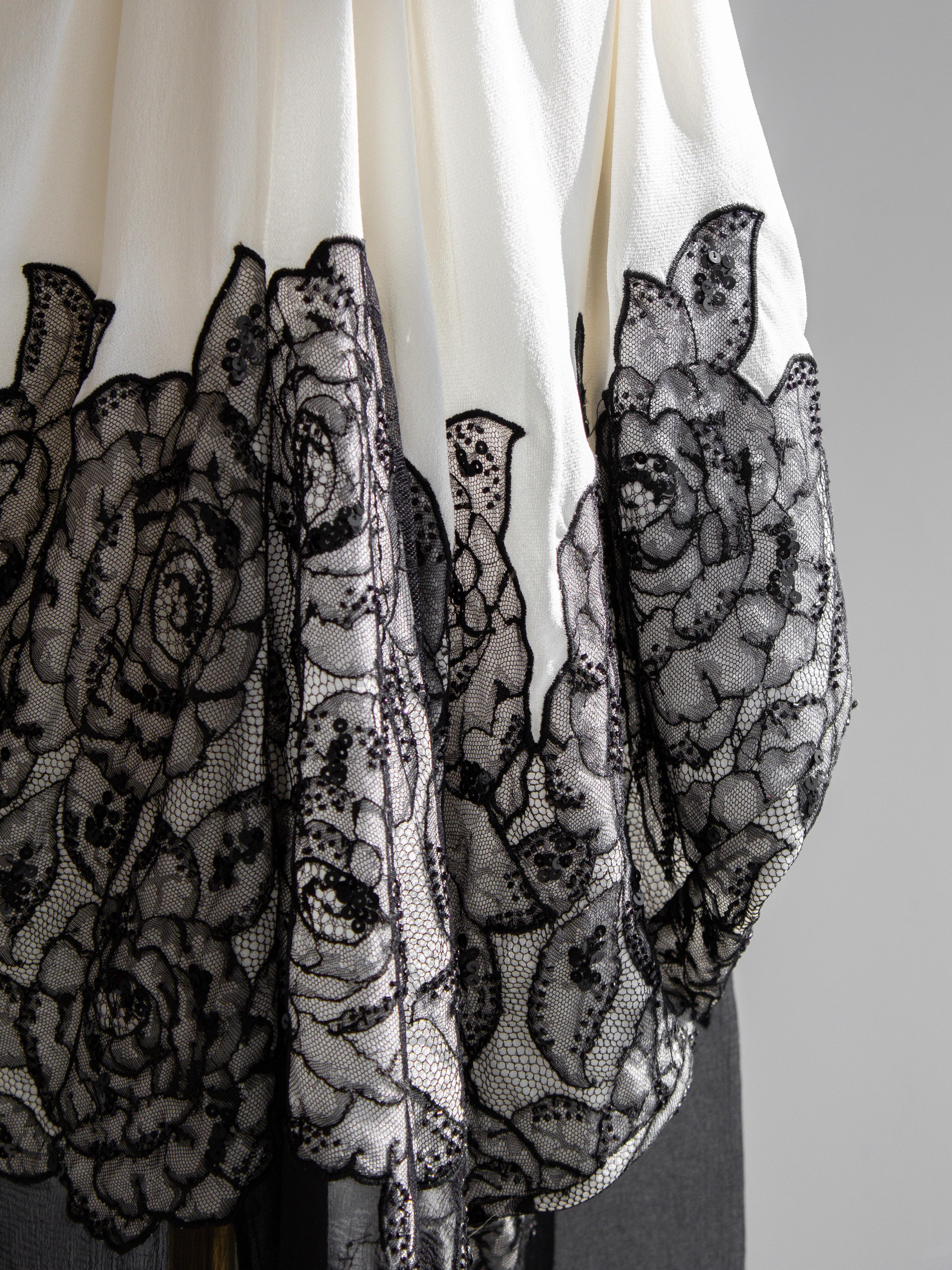 Christian Dior S/S 2012 Weiß Schwarz Rose Bestickte Rüschen Abendkleid Kleid im Angebot 4