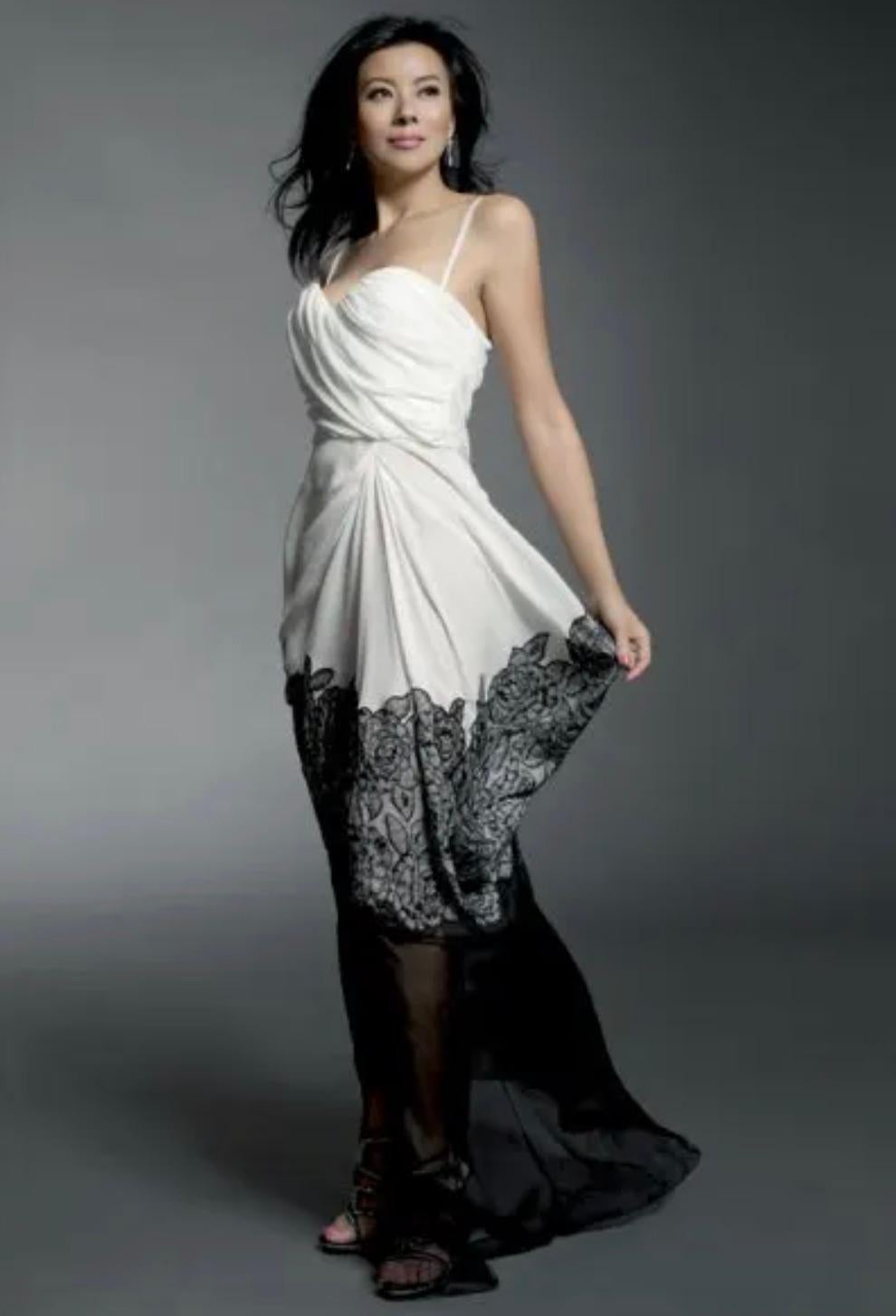 Christian Dior S/S 2012 Weiß Schwarz Rose Bestickte Rüschen Abendkleid Kleid im Angebot 12