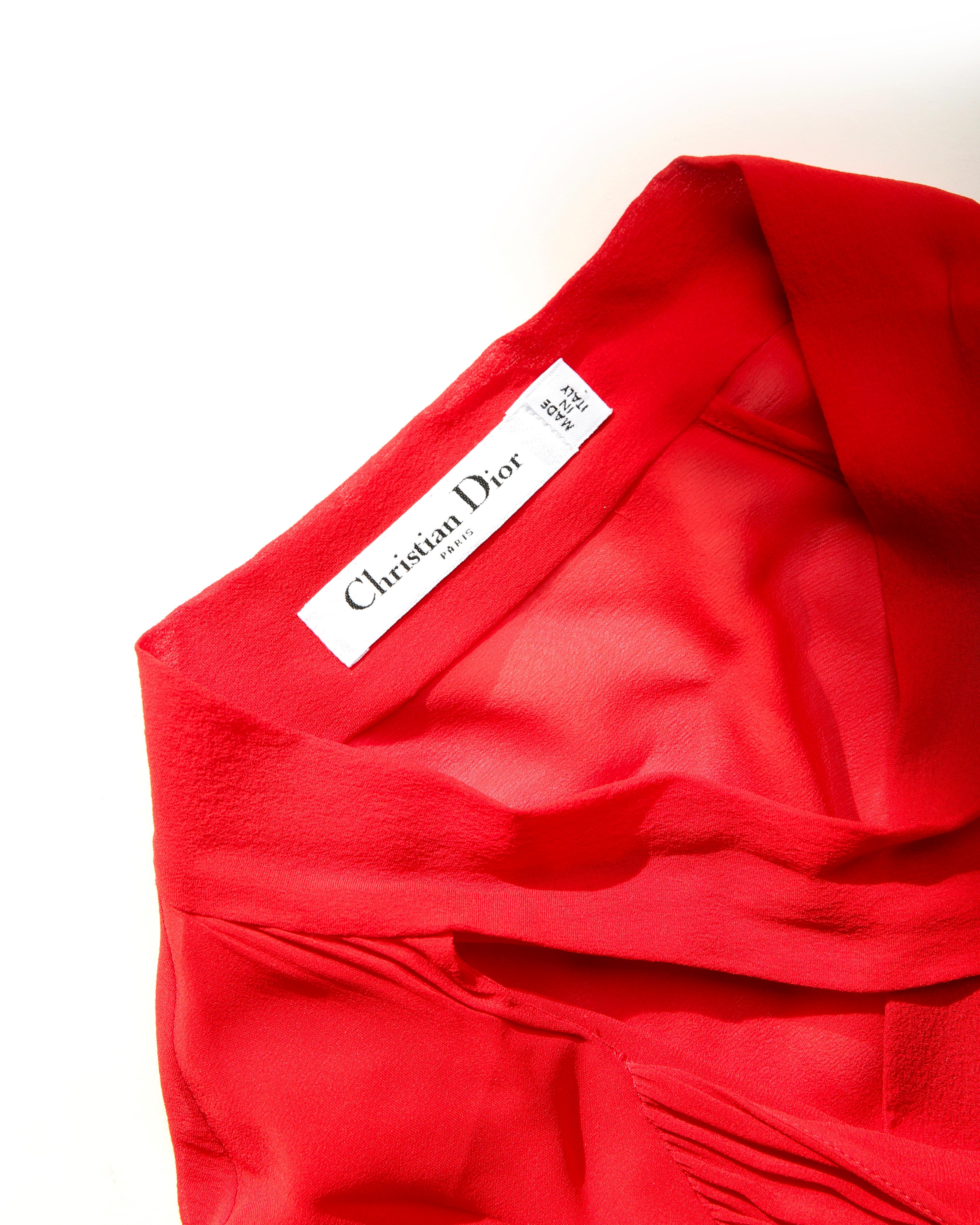 Christian Dior F/S 2018 Rotes tief ausgeschnittenes Midikleid mit Pussy bow aus Seiden plisse FR 40 im Angebot 16