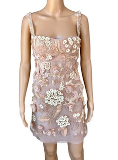 Christian Dior S/S 2018 Runway Crystal Embellished Logo Floral Appliqué Dress (robe à appliques florales)