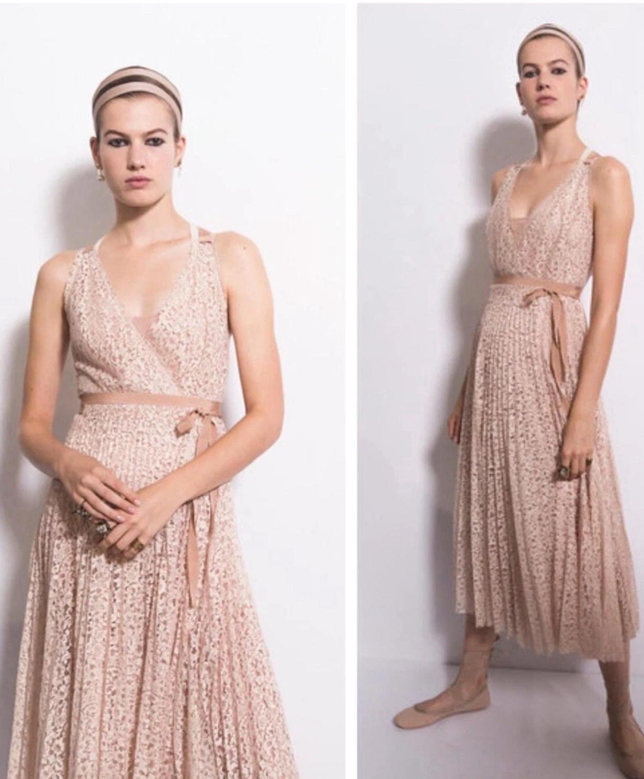 CHRISTIAN DIOR S/S 2019 Exquisite Runway Blush Pink Lace Dress FR 38 In Good Condition For Sale In Woodland Hills, CA