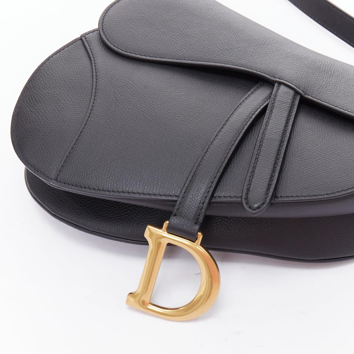 CHRISTIAN DIOR Saddle black textured leather gold CD shoulder bag For Sale 2