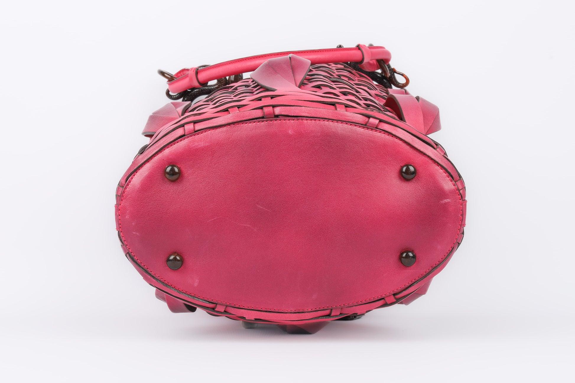 Christian Dior „Samurai“ Eimertasche aus Bakelit und rosa Leder, 2007 im Angebot 1