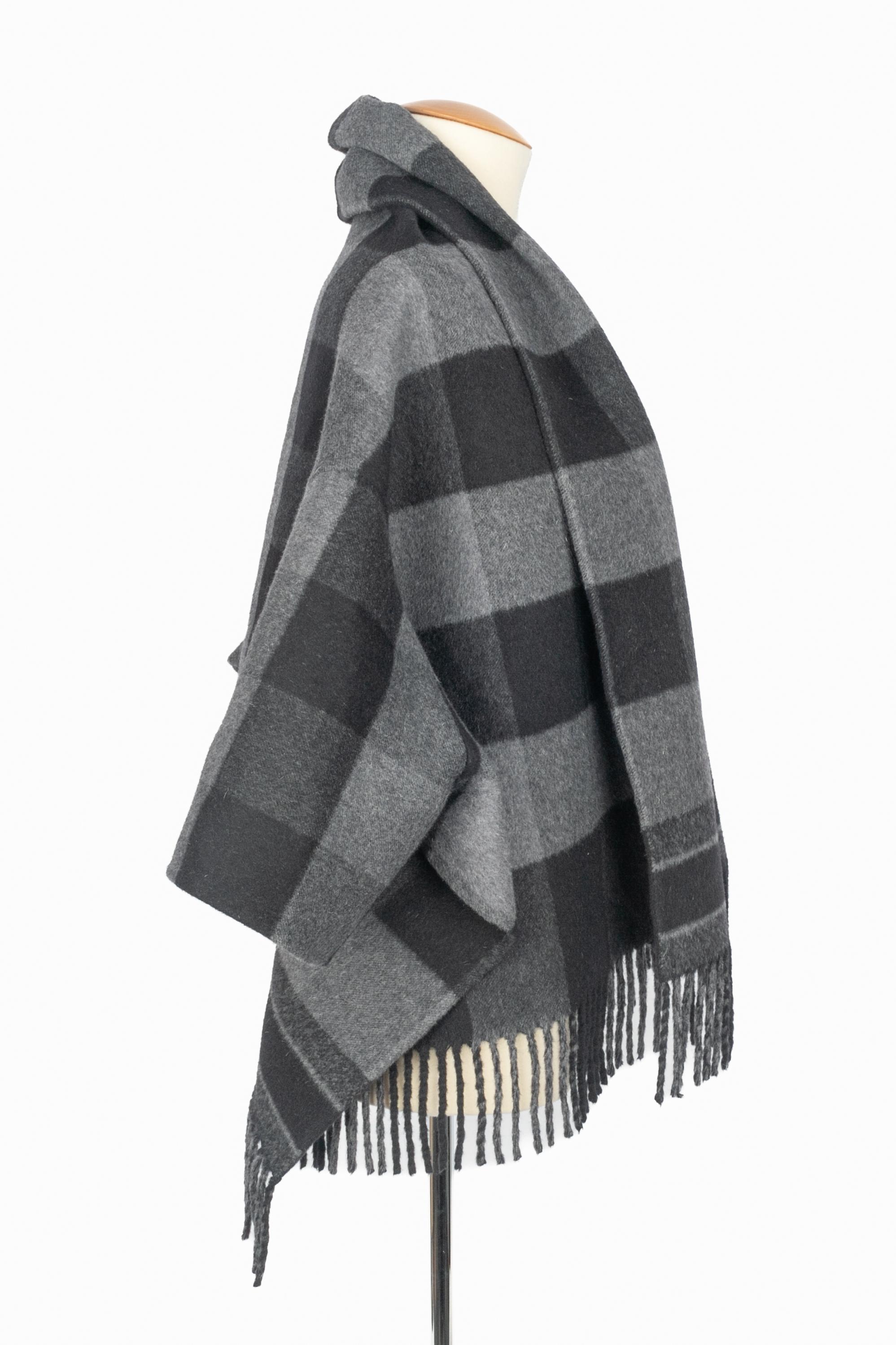 Christian Dior Schal Jacke 2024s (Grau) im Angebot