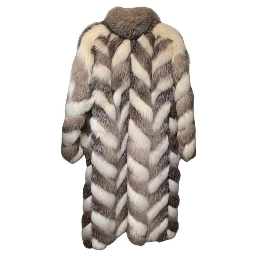 Christian Dior sectional fox fur coat size 10 M im Zustand „Hervorragend“ im Angebot in Montreal, Quebec