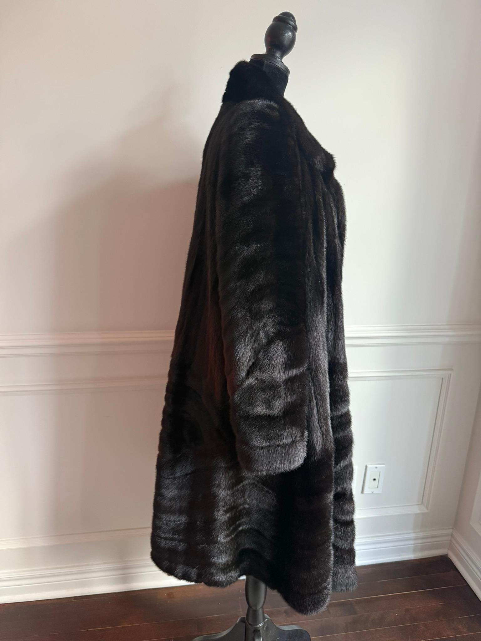 Manteau sectionnel en fourrure de vison Christian Dior taille 16/L en vente 10