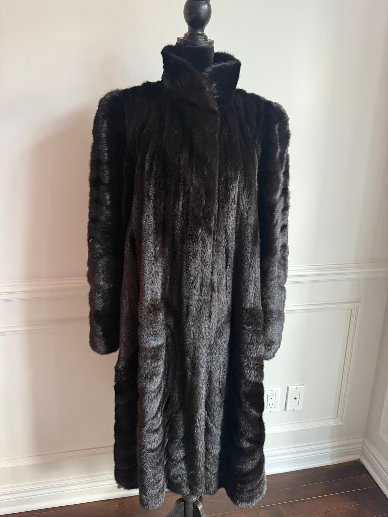 Manteau sectionnel en fourrure de vison Christian Dior taille 16/L en vente 11