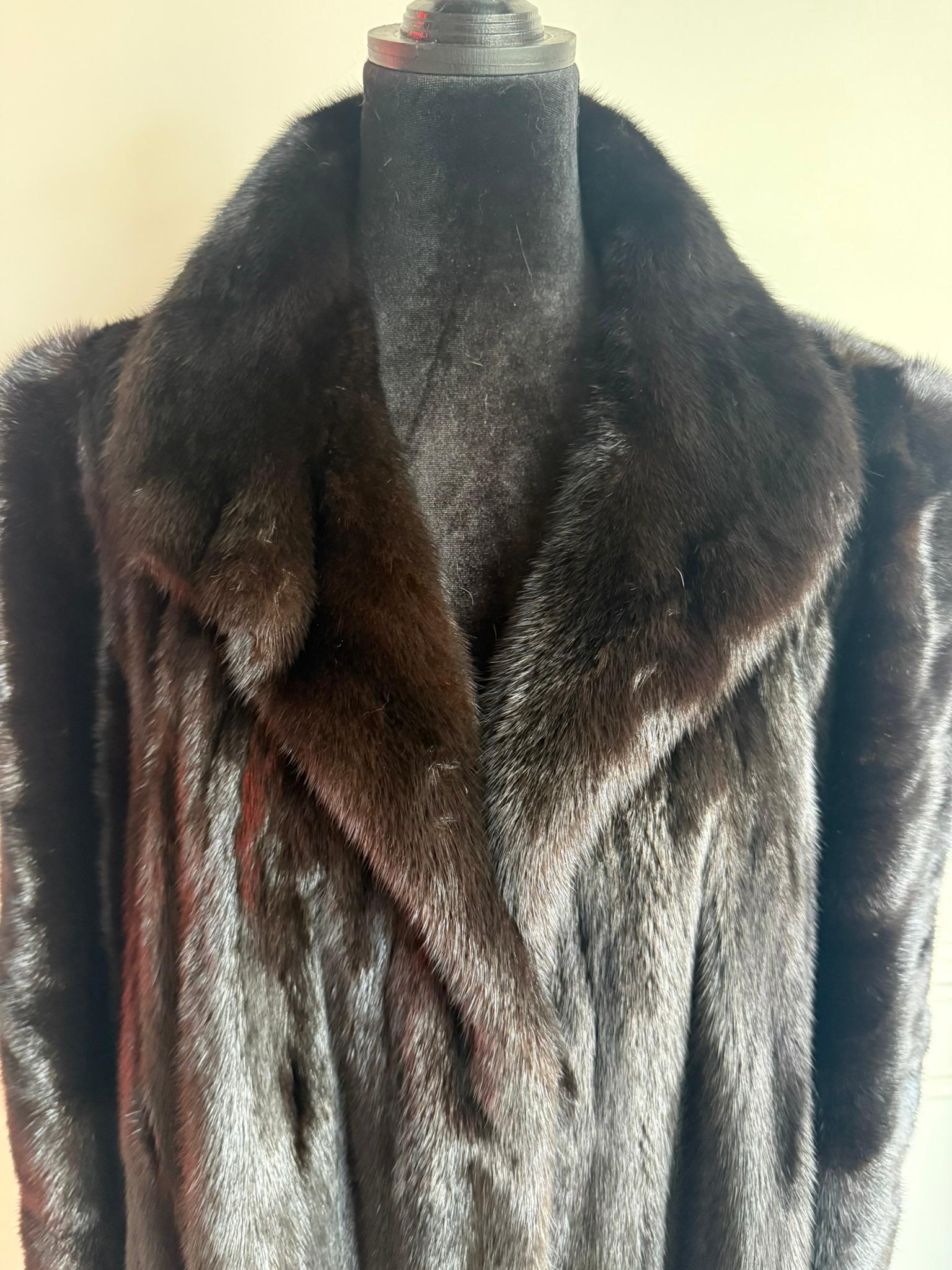 Manteau sectionnel en fourrure de vison Christian Dior taille 16/L en vente 13