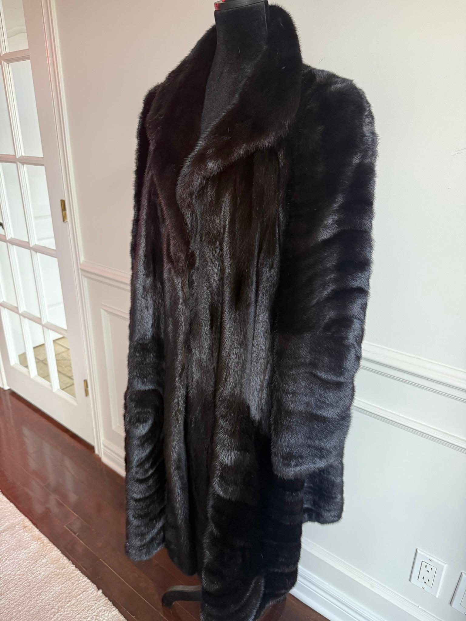 Noir Manteau sectionnel en fourrure de vison Christian Dior taille 16/L en vente