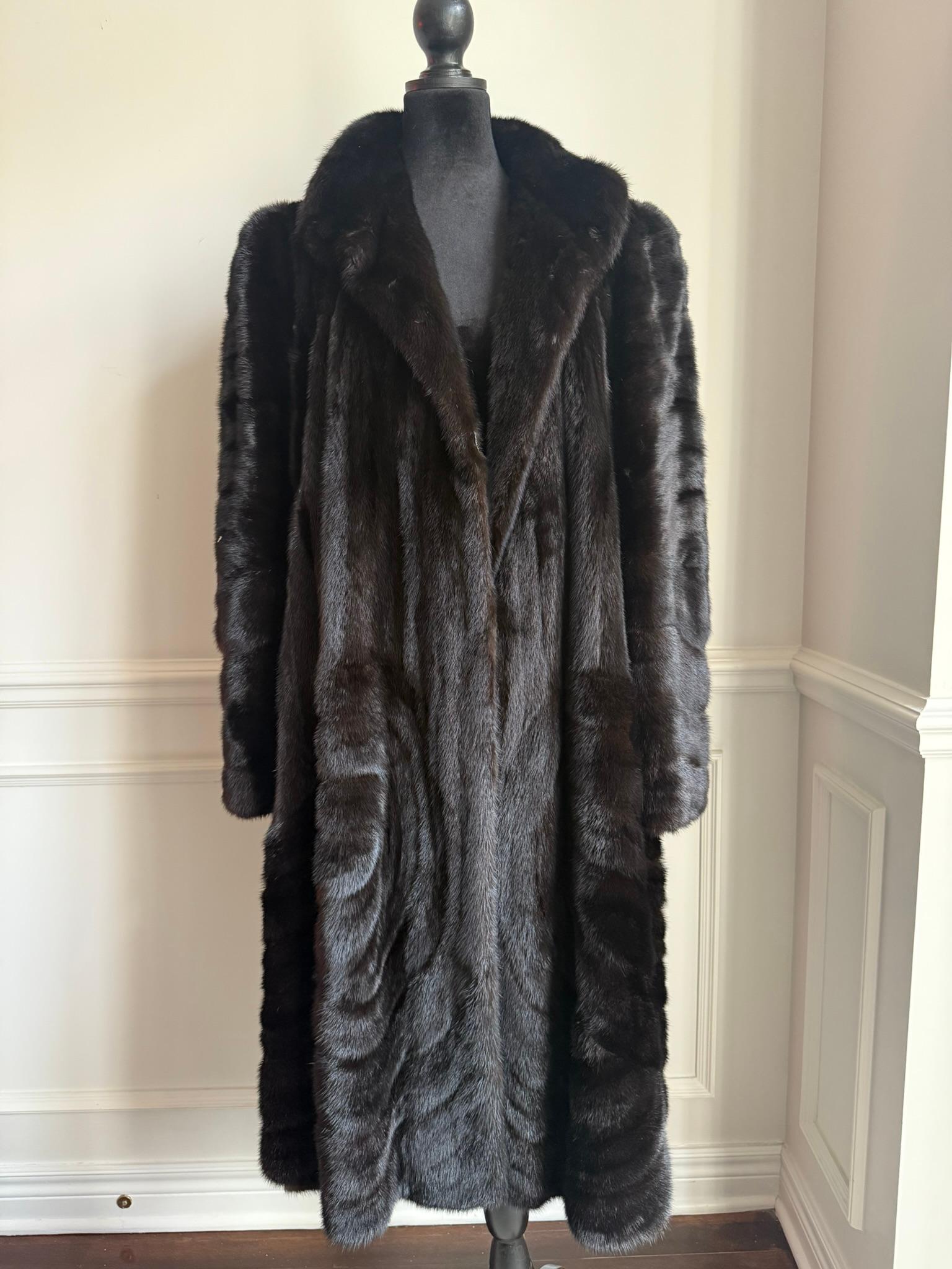 Manteau sectionnel en fourrure de vison Christian Dior taille 16/L en vente 3