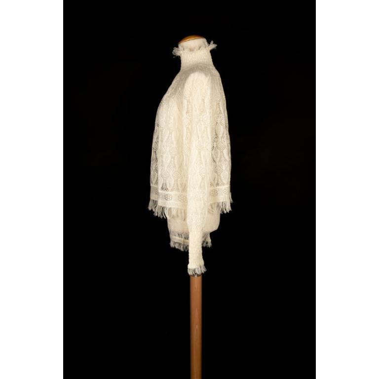 Dior - (Made in Italy) Silk, cashmere, and linen set composed of a long-sleeve top and short bottoms. Size 38FR indicated for the top and size S for the bottoms. 2025 Resort Collection, under the direction of Maria Grazia Chiuri.

Additional