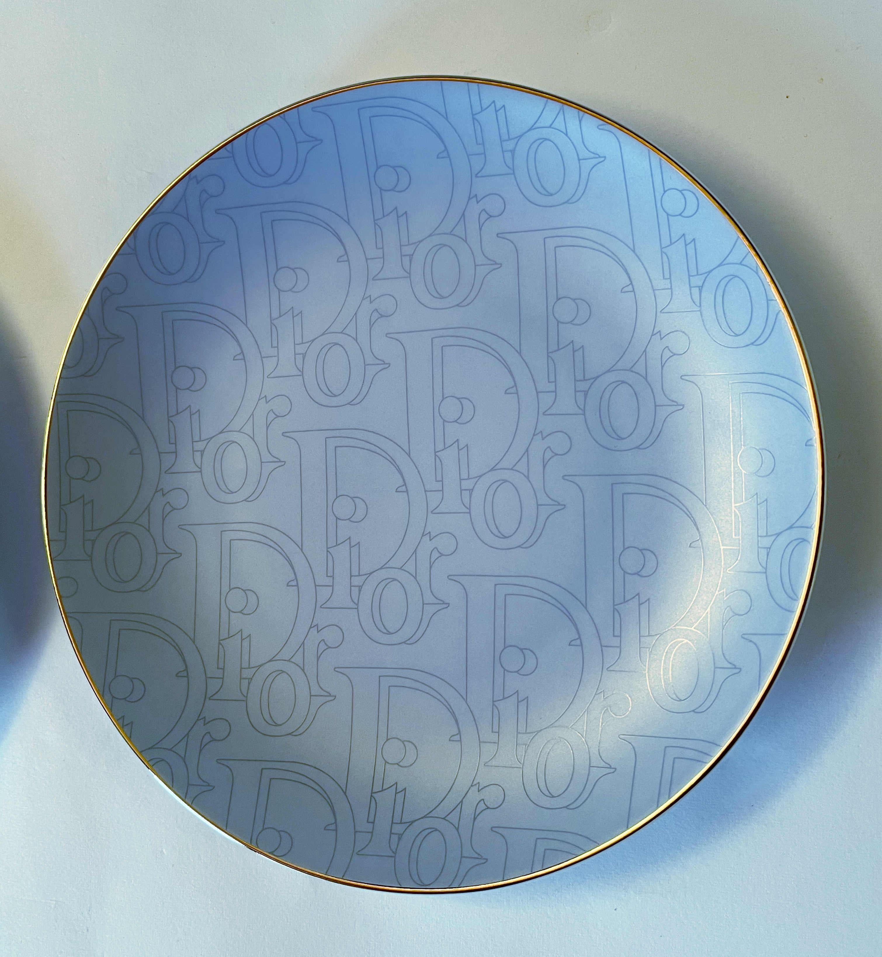 Christian Dior: 2er-Set Logo-Teller (Porzellan) im Angebot