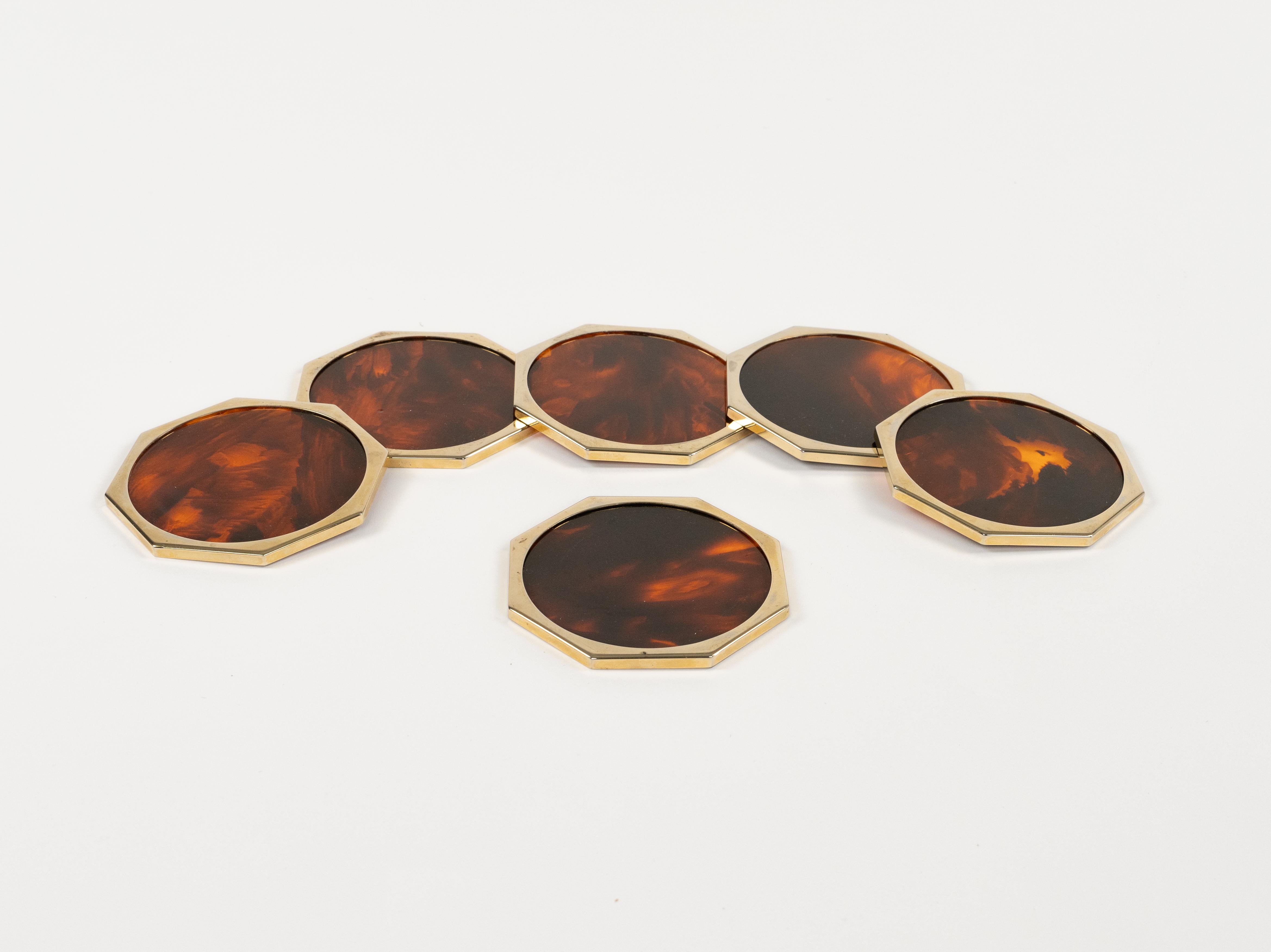Beautiful set of six octagonal coasters in faux tortoiseshell lucite and brass borders in the style of Christian Dior.

Made in Italy 1970s.


