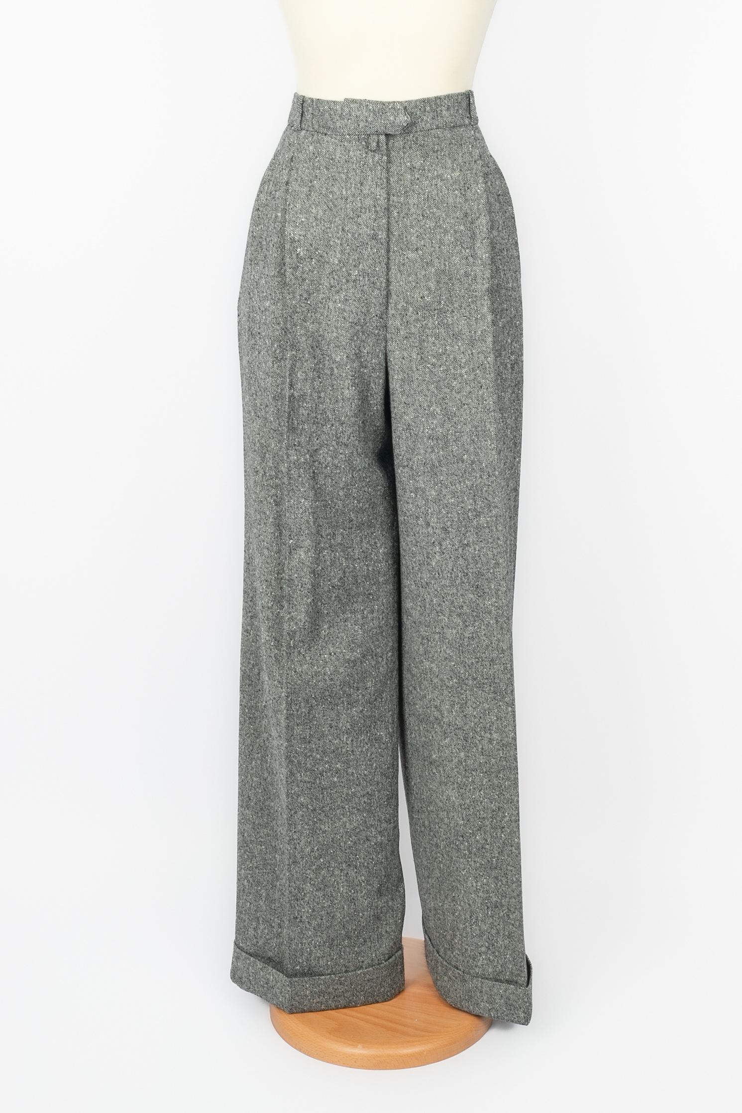 DIOR - (Made in France) Grey cashmere and wool set composed of a jacket, a scarf, and a pair of trousers. Collar, pockets, and sleeve bottoms sewn with white lace. Size 44FR indicated for the jacket and 40FR for the trousers. 1998 Fall-Winter
