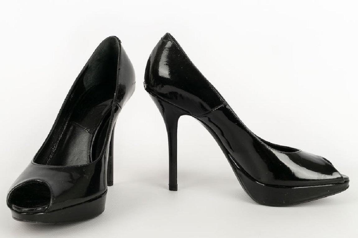 Dior - (Made in Italy) Black patent leather pumps. Size 36FR.

Additional information:
Condition: Good condition
Dimensions: Heel height : 11 cm

Seller Reference: CH62