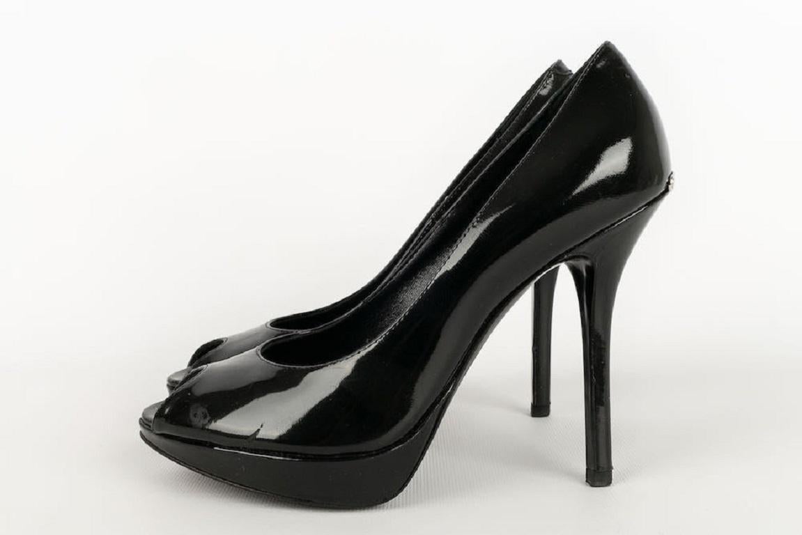 Women's Christian Dior Shoes in Black Patent Leather Pumps For Sale