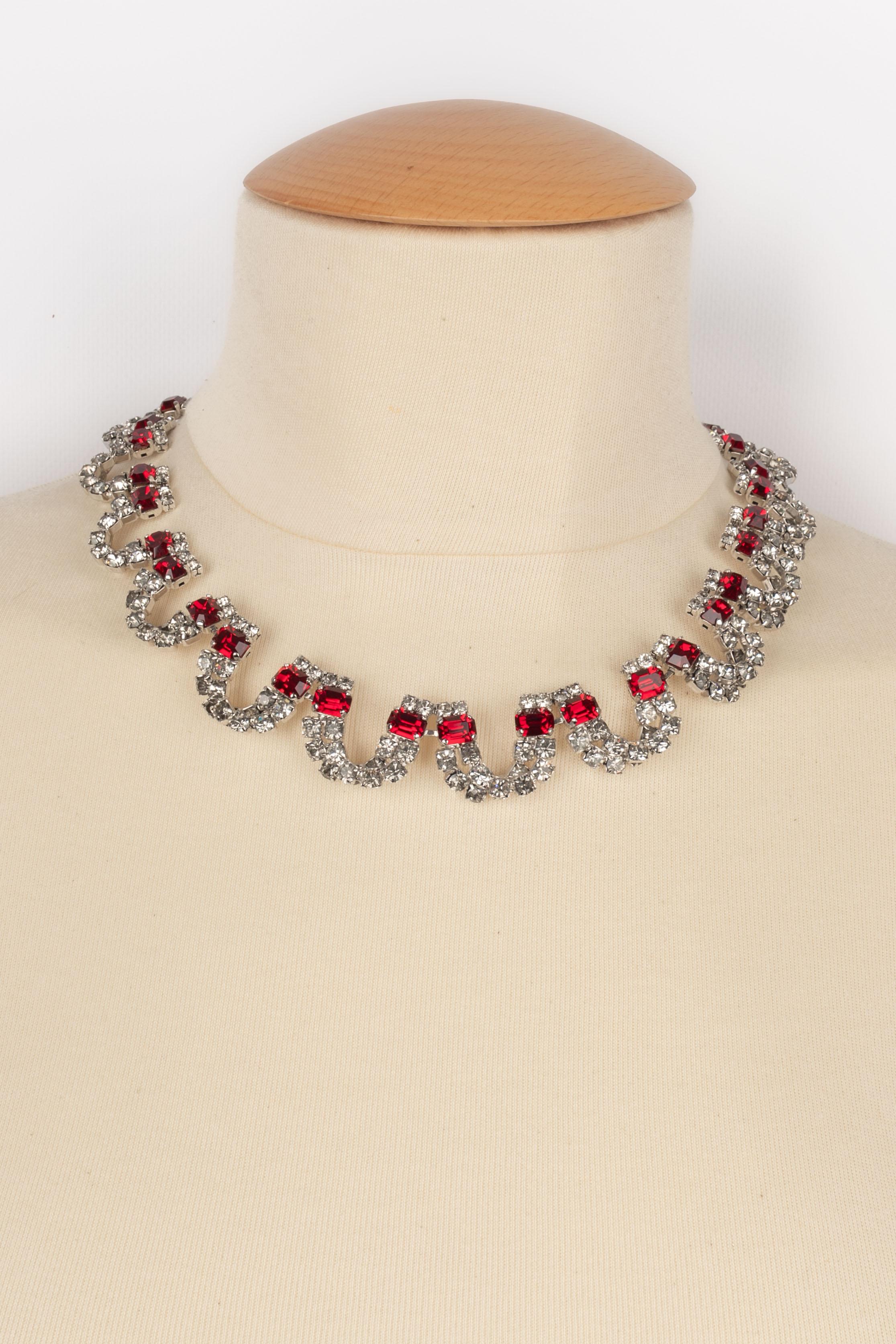 Collana corta in metallo argentato di Christian Dior In condizioni ottime in vendita a SAINT-OUEN-SUR-SEINE, FR