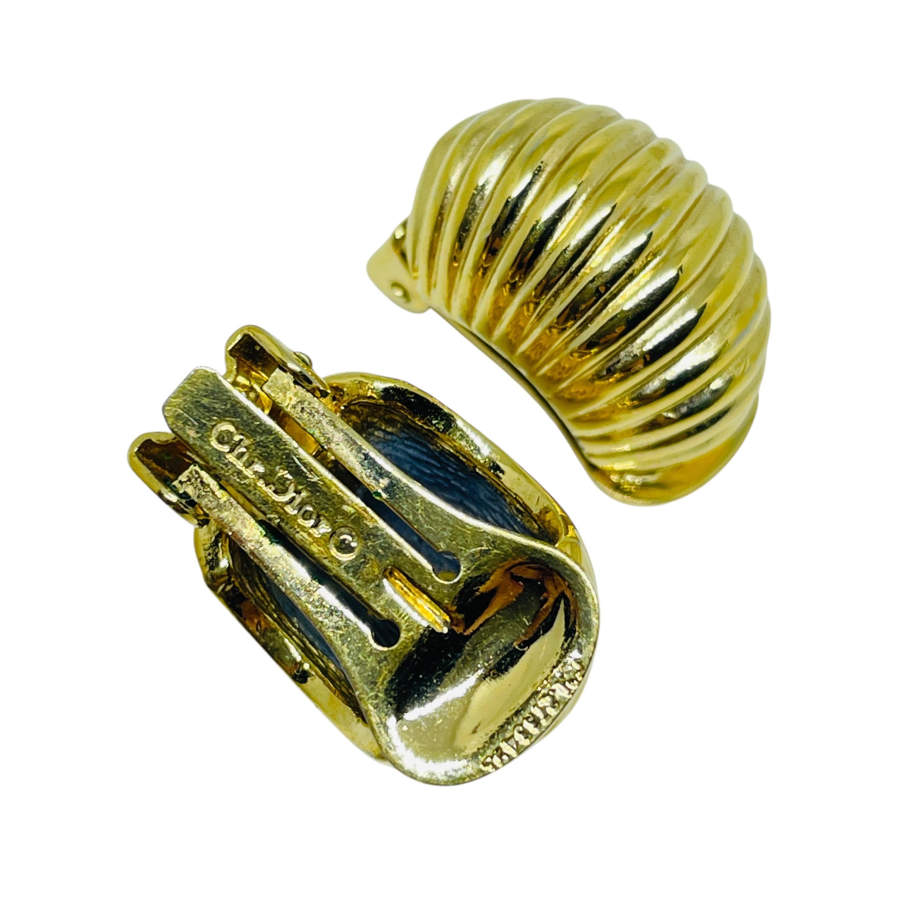 CHRISTIAN DIOR signed vintage gold plated designer clip on earrings In Good Condition For Sale In Palos Hills, IL