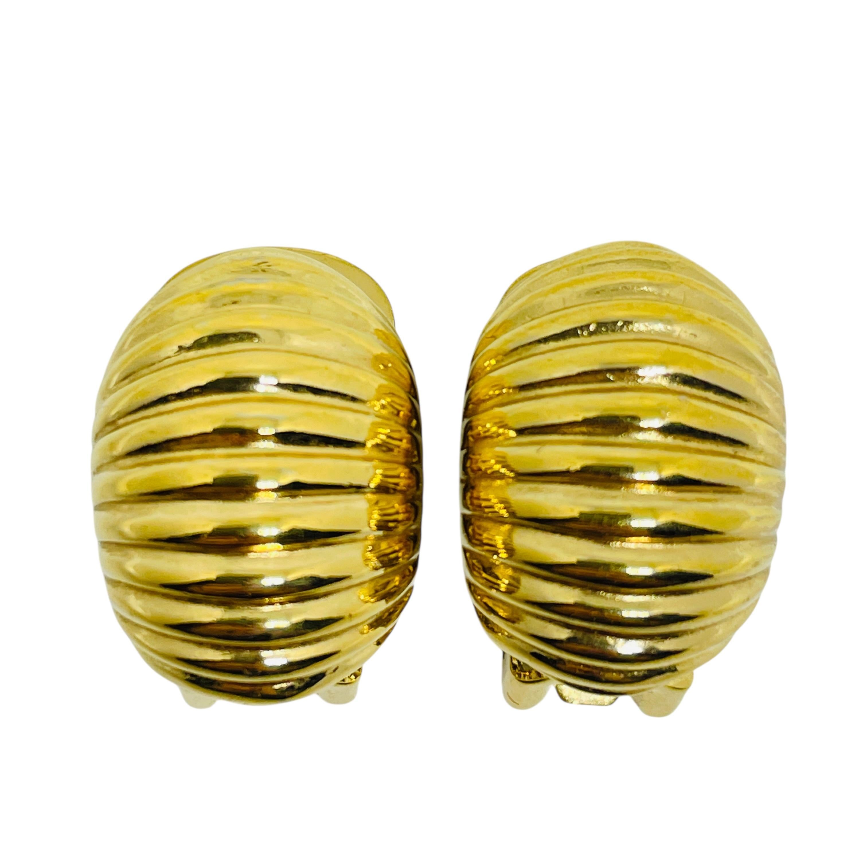 CHRISTIAN DIOR signed vintage gold plated designer clip on earrings For Sale 2