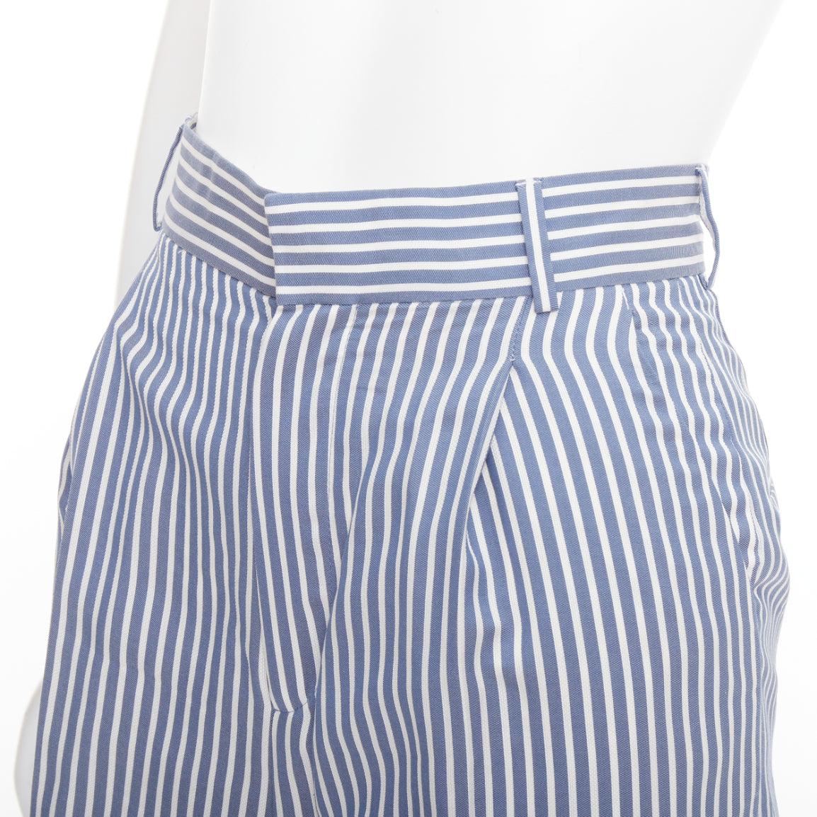 CHRISTIAN DIOR azul blanco seda algodón rayas verticales náutico pantalones anchos FR32 XXS
Referencia: YIKK/A00292
Marca: Dior
Diseñadora: MARIA GRAZIA CHIURI
Material: Seda, algodón
Color: Azul, Blanco
Patrón: A rayas
Cierre: Bragueta con