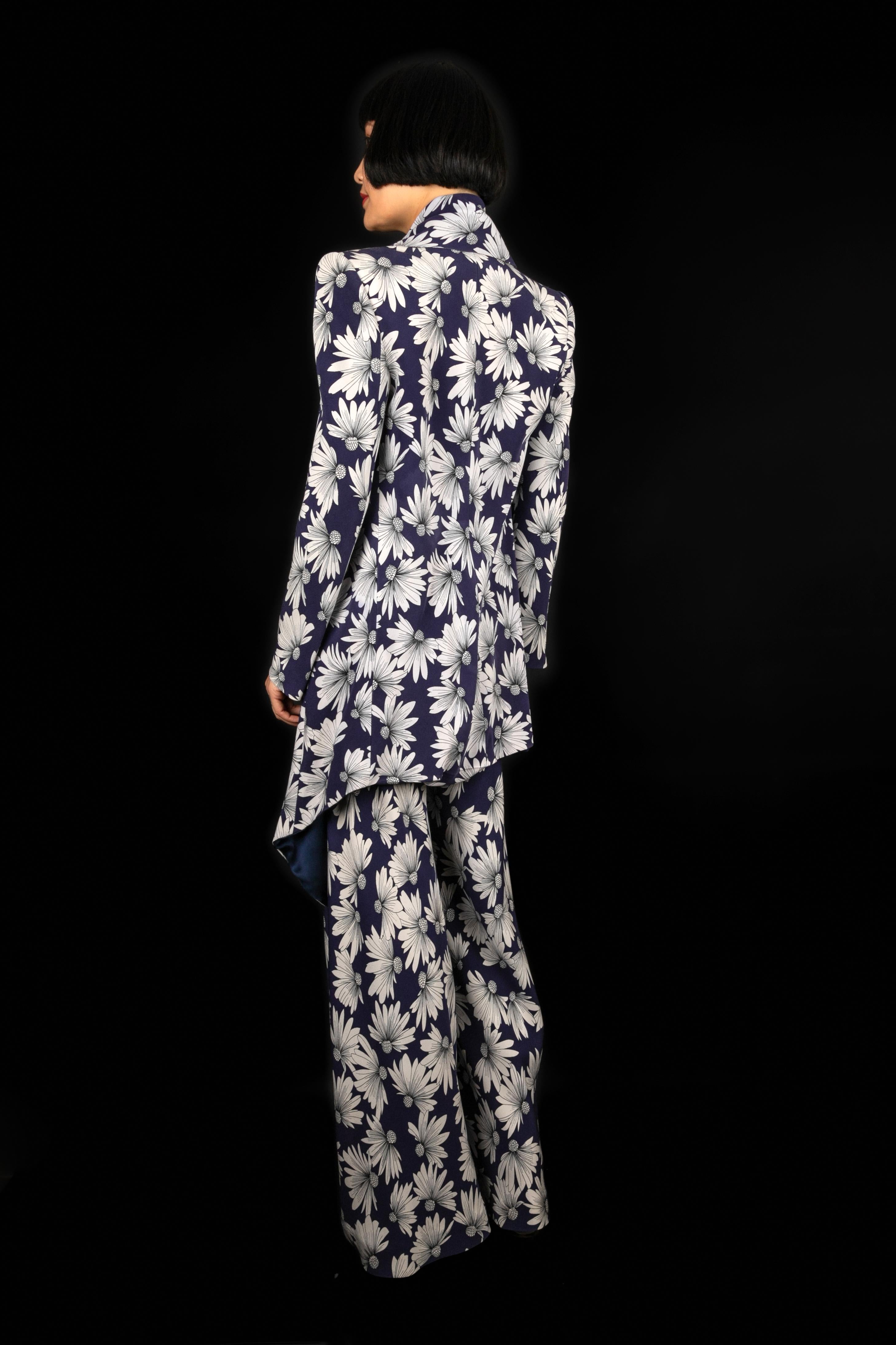 Gris Ensemble en soie Christian Dior avec motif de fleurs, 1998 en vente