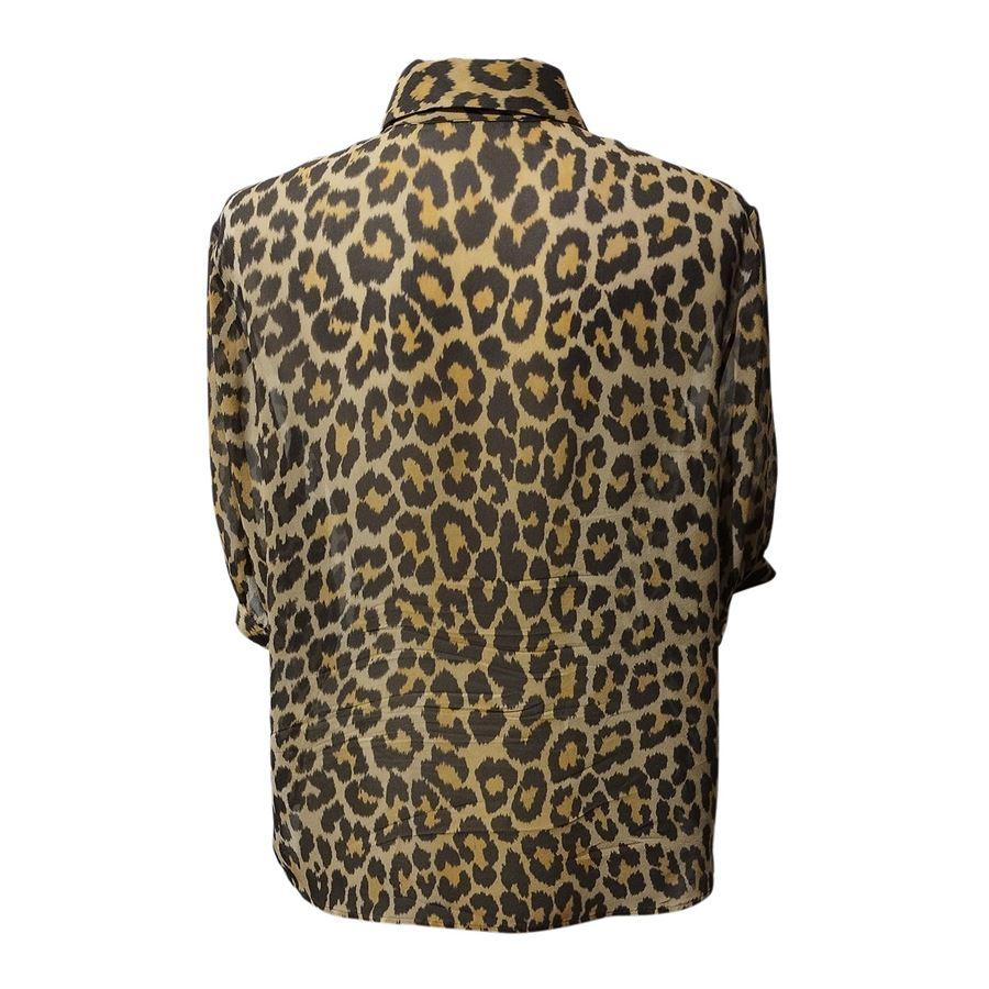 Size and fabric tags missing 100% Silk Animalier pattern Button closure Short sleeve Shoulder cm 40 (15,7 inches) Shoulder / hem cm 52 (20,4 inches) Original price euro 1200