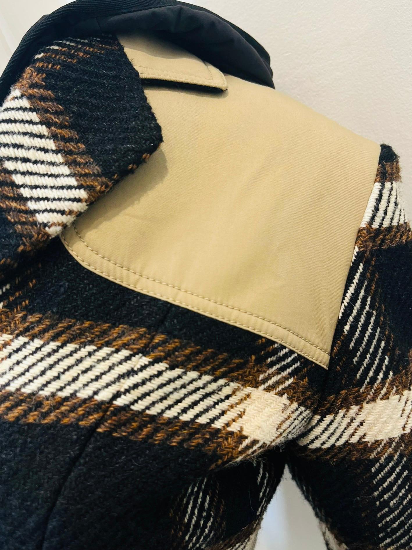 Christian Dior Karierter Mantel mit Kapuze aus Seide und Wolle Damen im Angebot