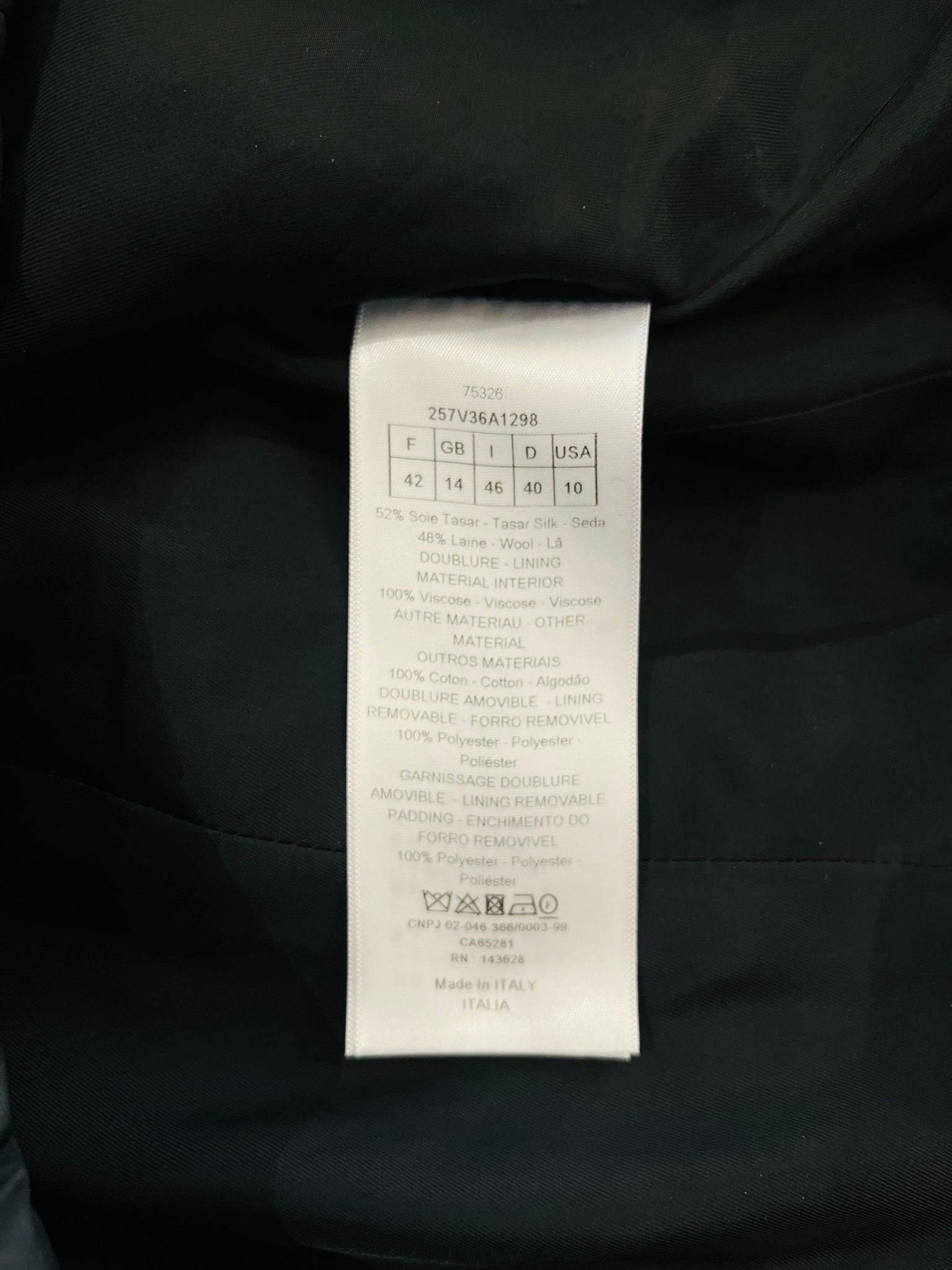 Christian Dior Karierter Mantel mit Kapuze aus Seide und Wolle im Angebot 4