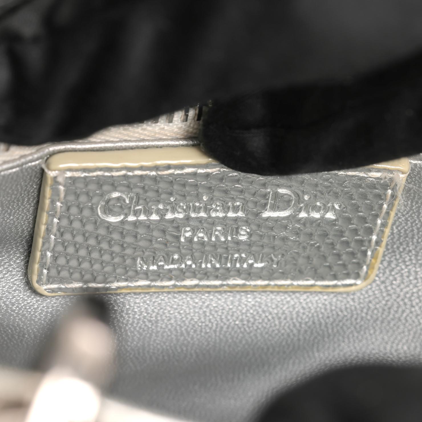 CHRISTIAN DIOR Mini Lady Dior en cuir de lézard argenté, clouté de fleurs  en vente 4