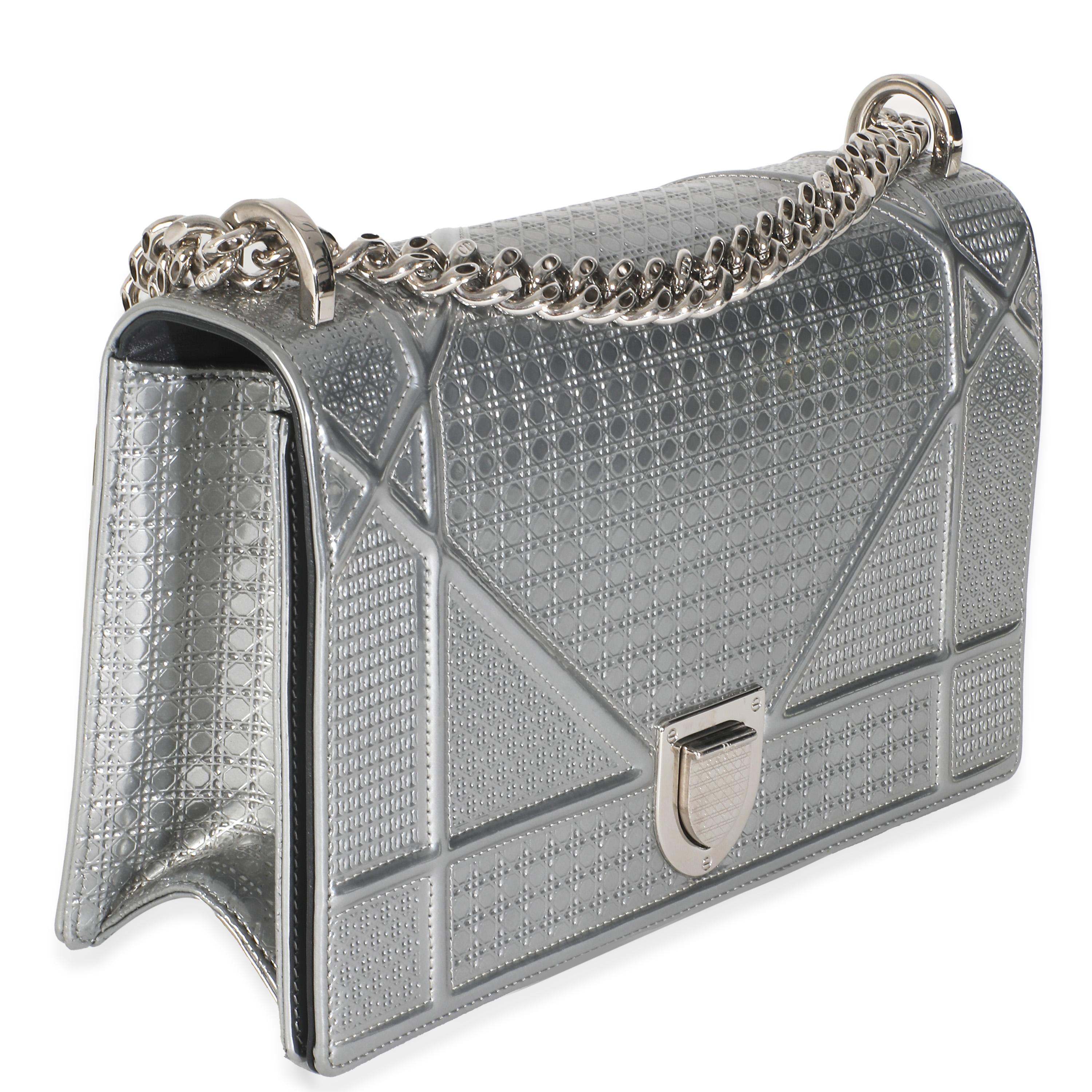 Christian Dior Silver Metallic Micro Cannage Patent Medium Diorama Flap Bag In Excellent Condition For Sale In New York, NY