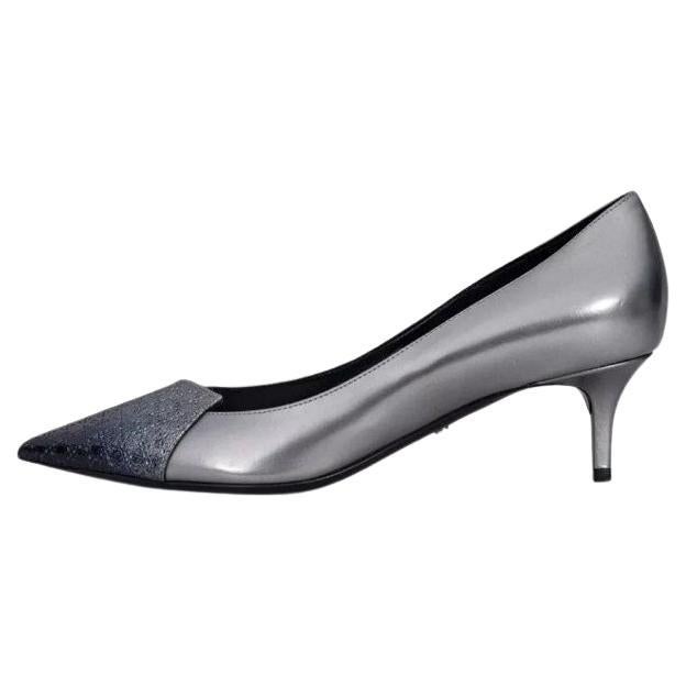 Christian Dior Silver Perforated Leather Pumps - Sz. 38.5 en venta