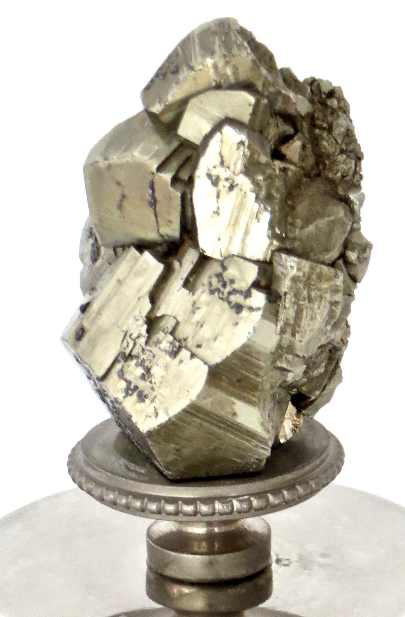 A large attribute to Christian Dior Carafe stopper with a large natural specimen of pyrite mineral.
Overall size: 2.5