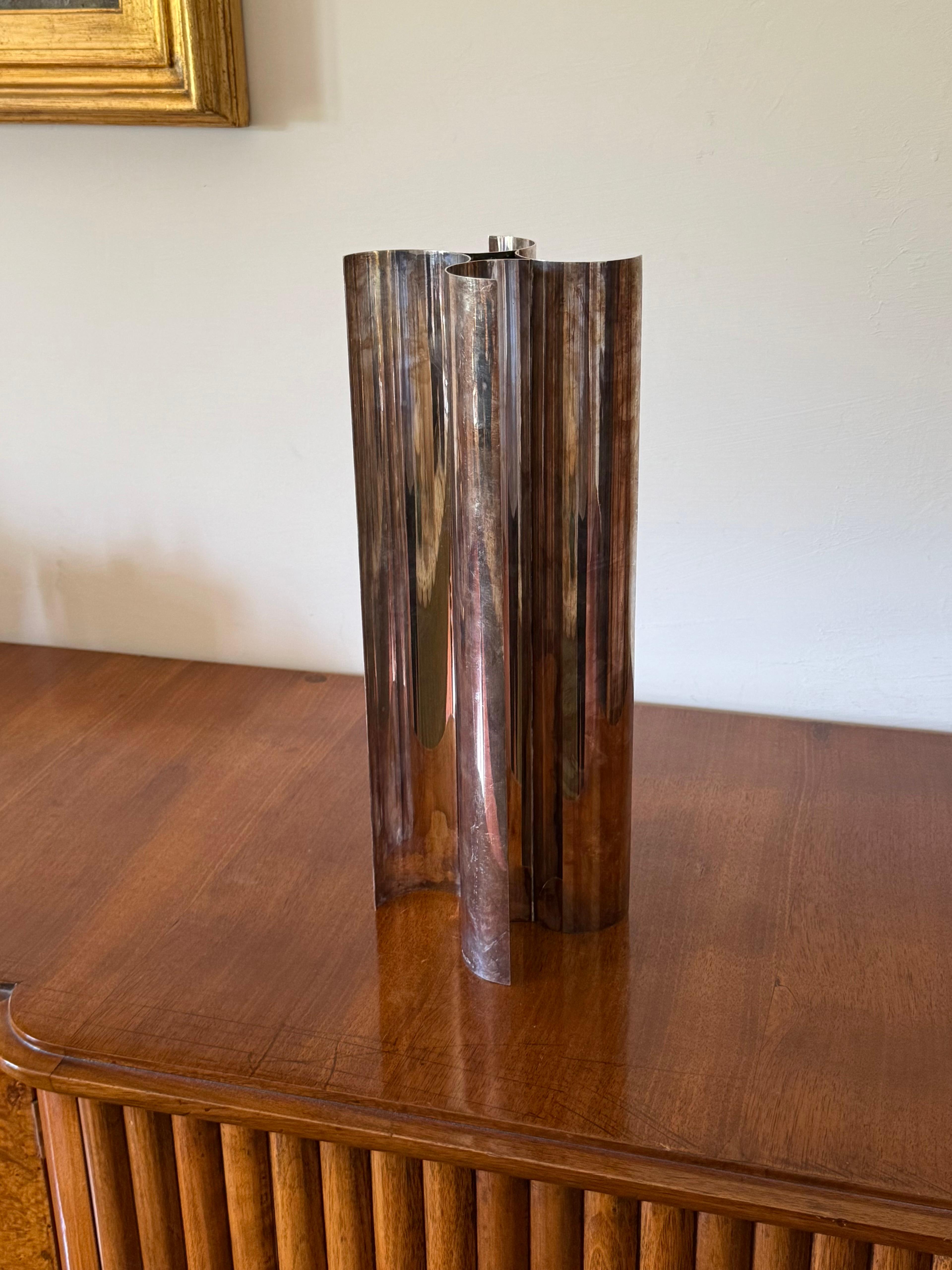 Hollywood Regency Christian Dior, Silver-plated solifleur sculptural vase, Dior France 1980s in vendita