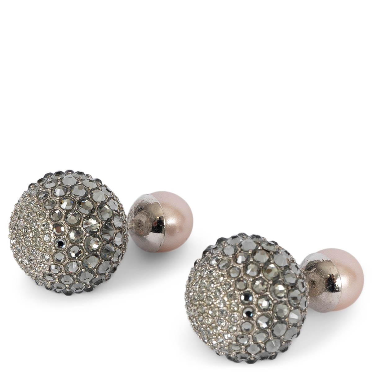 CHRISTIAN DIOR, boucles d'oreilles tribales en cristal et perles de couleur argent Pour femmes en vente
