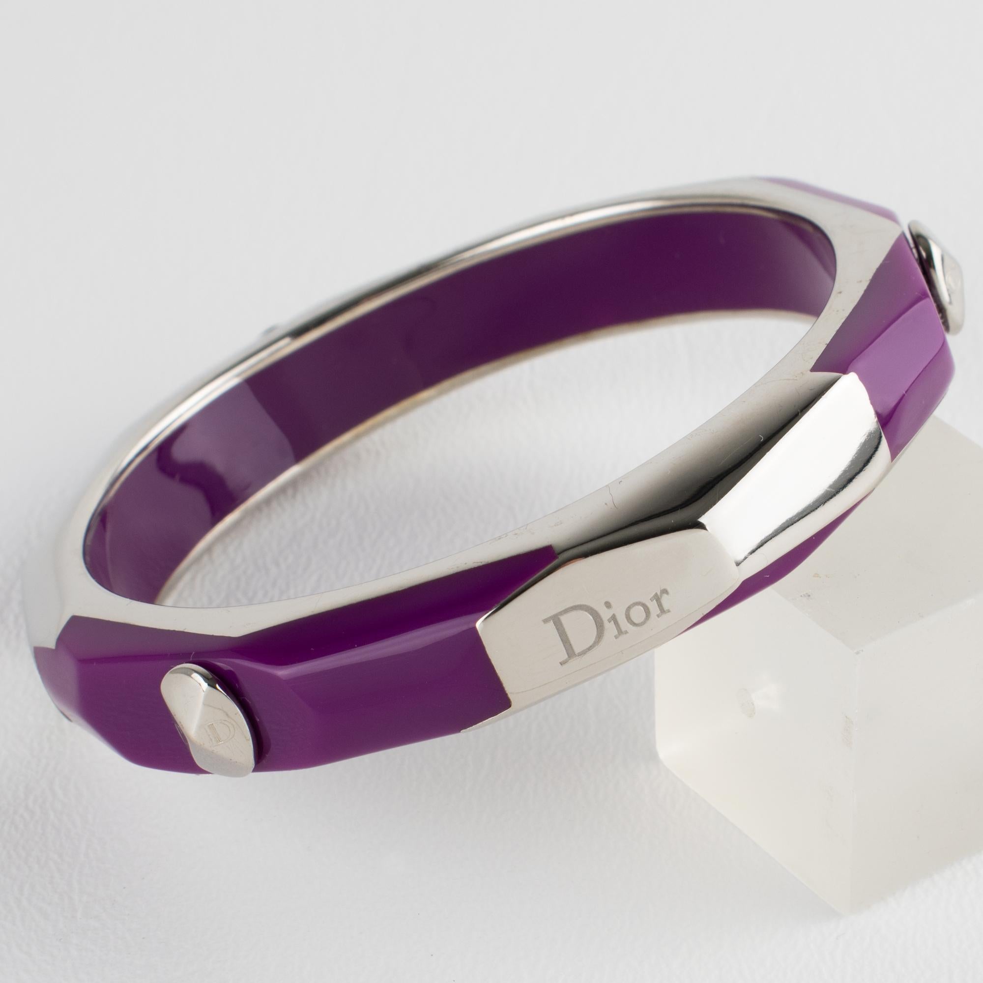 Pulsera brazalete Christian Dior de metal plateado y resina púrpura ciruela en Bueno estado para la venta en Atlanta, GA