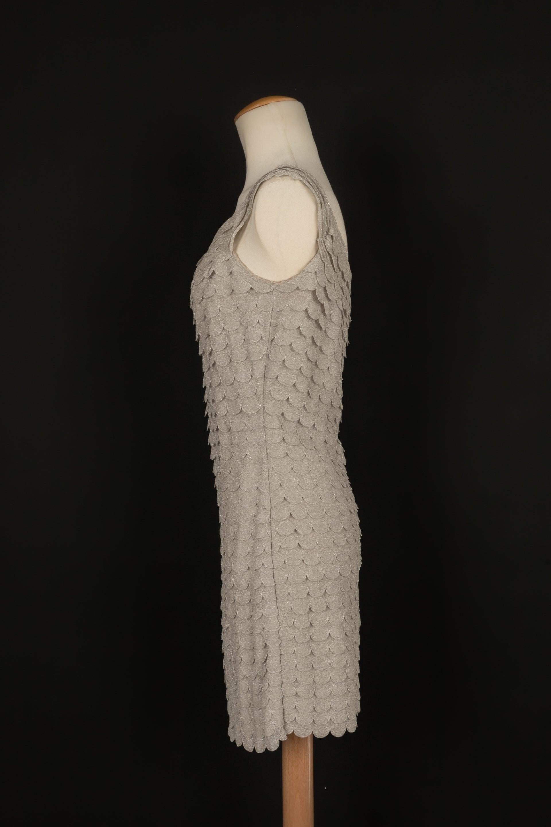 Christian Dior Silbernes ärmelloses Kurzes Kleid aus Lurex- Yarn im Zustand „Hervorragend“ im Angebot in SAINT-OUEN-SUR-SEINE, FR