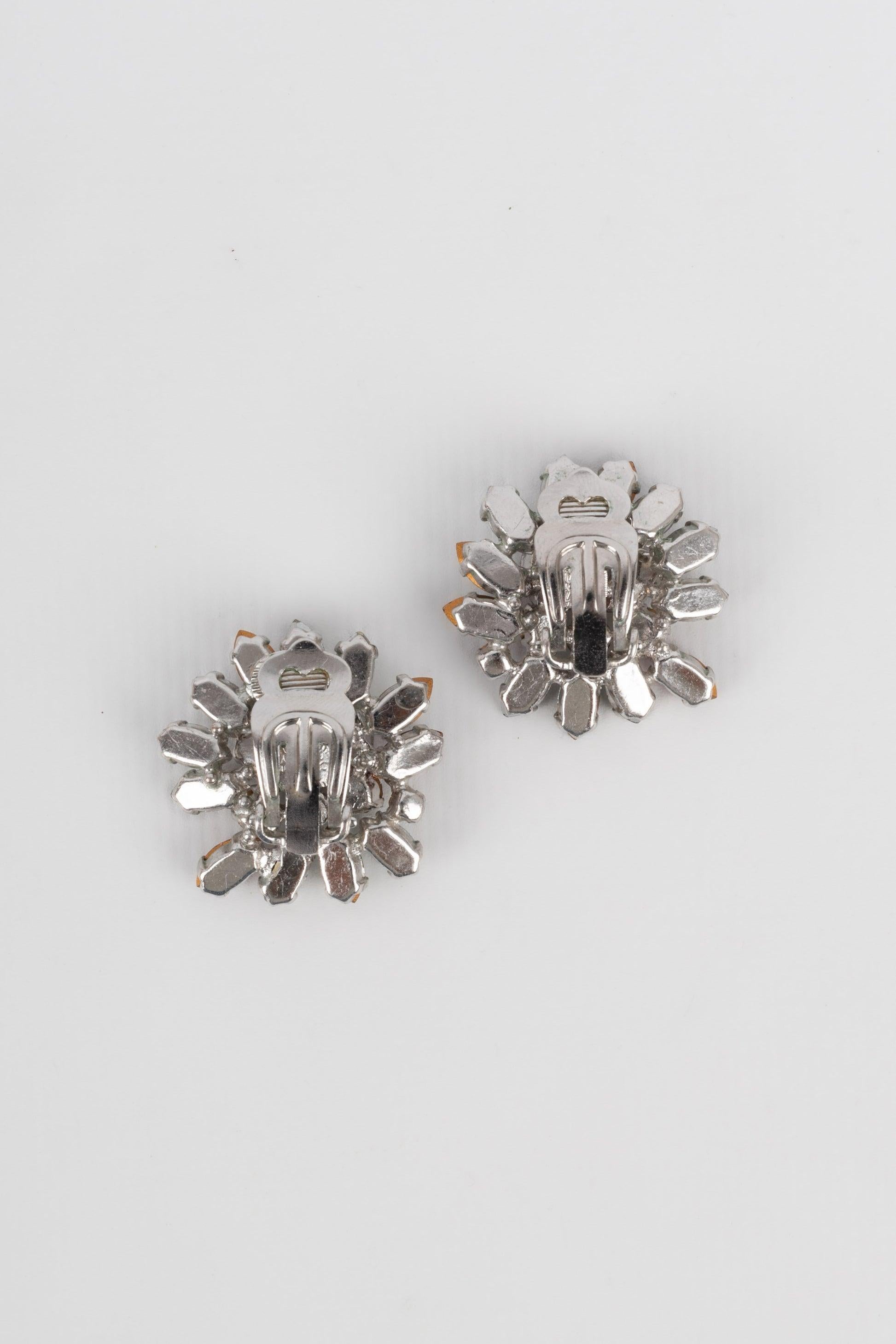 Christian Dior Silvery Metal and Rhinestone Earrings, 1973 In Excellent Condition For Sale In SAINT-OUEN-SUR-SEINE, FR