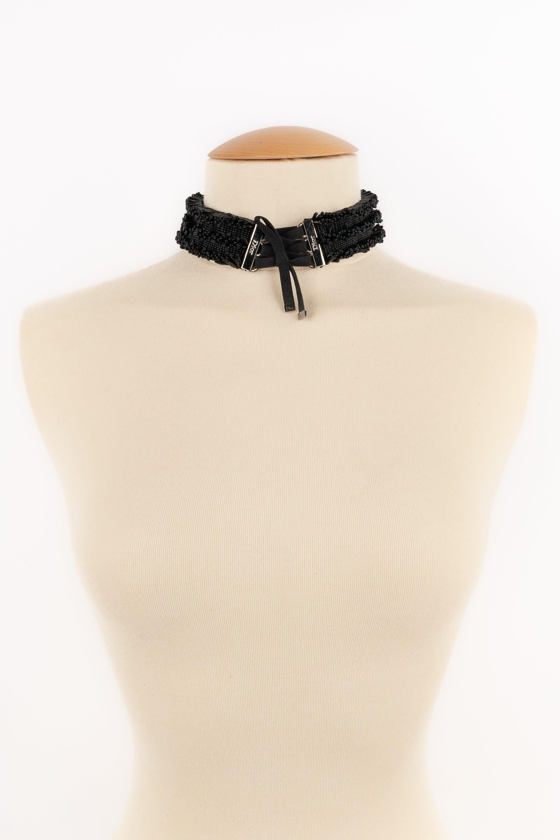 DIOR - (Made in France) Collana girocollo in metallo argentato con perle nere.

Informazioni aggiuntive:
Condizioni: Ottime condizioni
Dimensioni: Lunghezza: da 32 cm a 37 cm

SKU:BC226