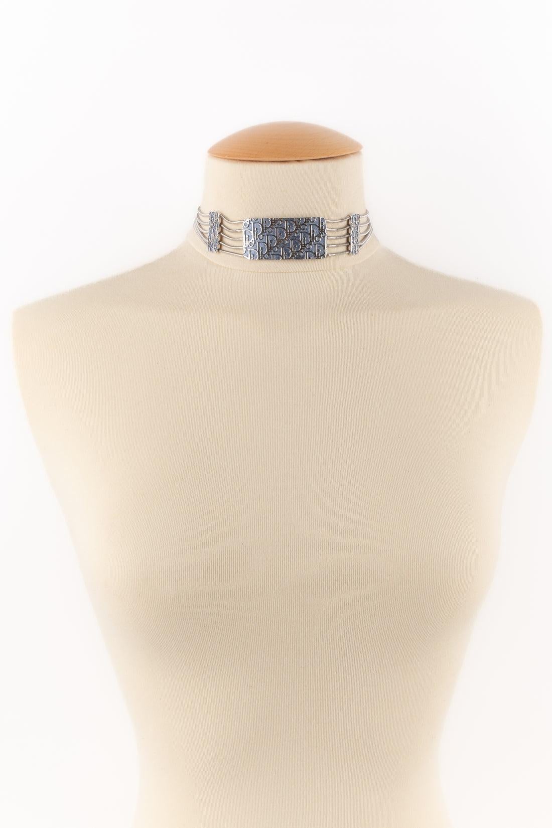 Donna Collana girocollo in metallo argentato di Christian Dior in vendita