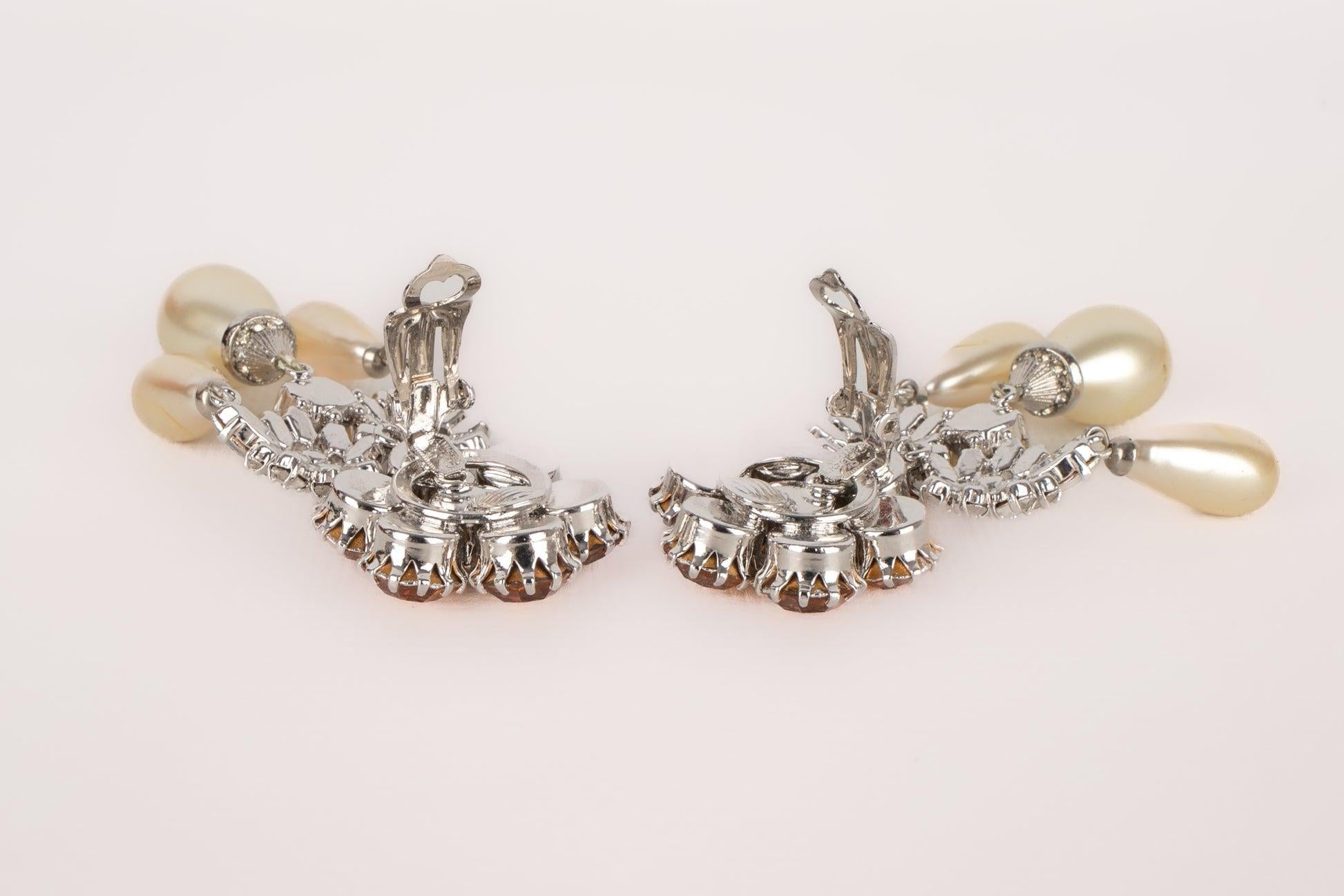 Christian Dior Silvery Metal Clip-on Earrings with Rhinestones For Sale 1