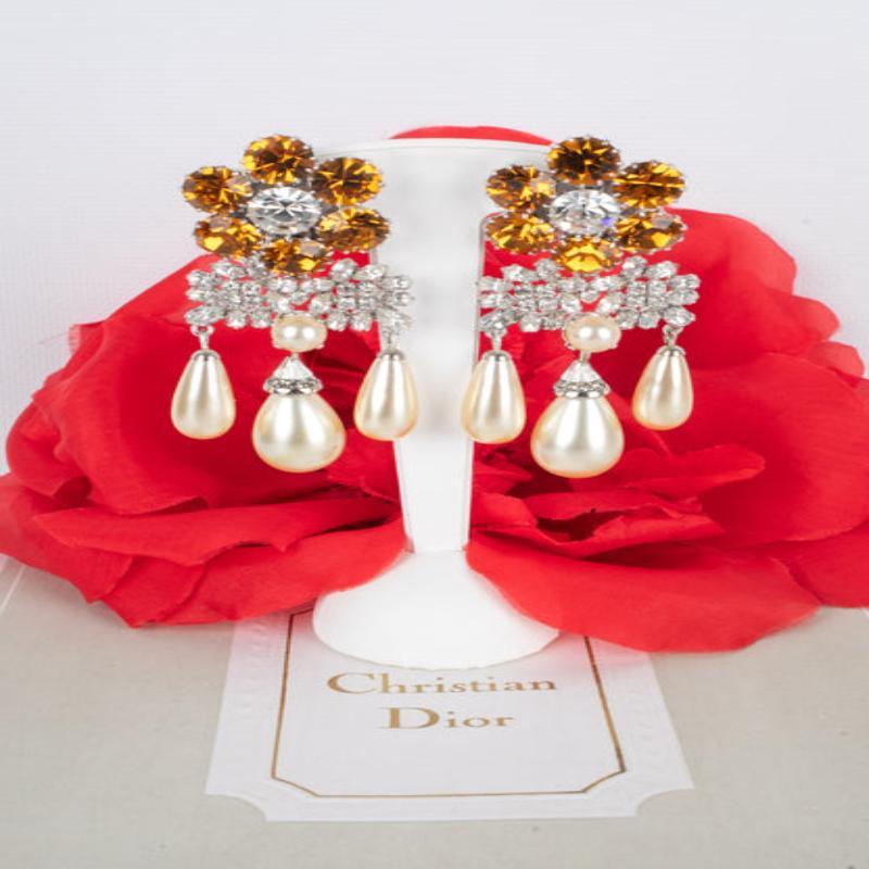 Christian Dior Silvery Metal Clip-on Earrings with Rhinestones For Sale 3