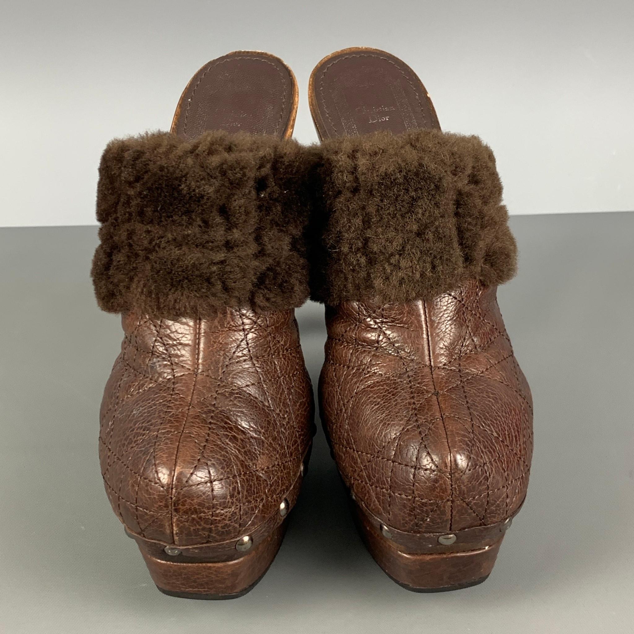 CHRISTIAN DIOR Size 8 Brown Leather Waffle Shearling Clog Pumps Regular  In Good Condition In San Francisco, CA