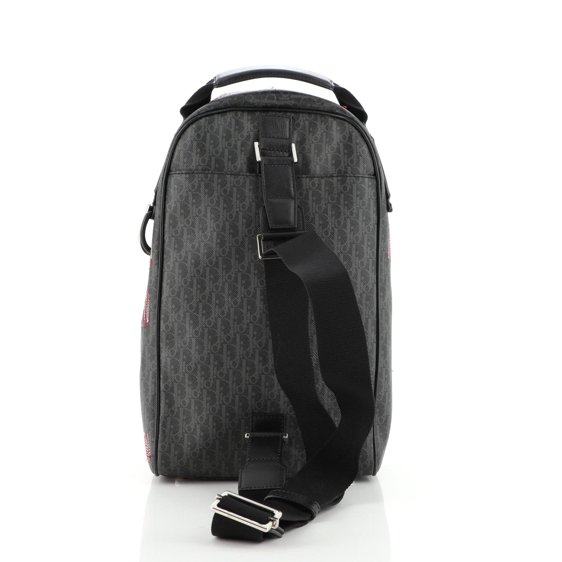 Christian Dior Sling Rucksack aus beschichtetem, dunkellicht beschichtetem Segeltuch (Schwarz)