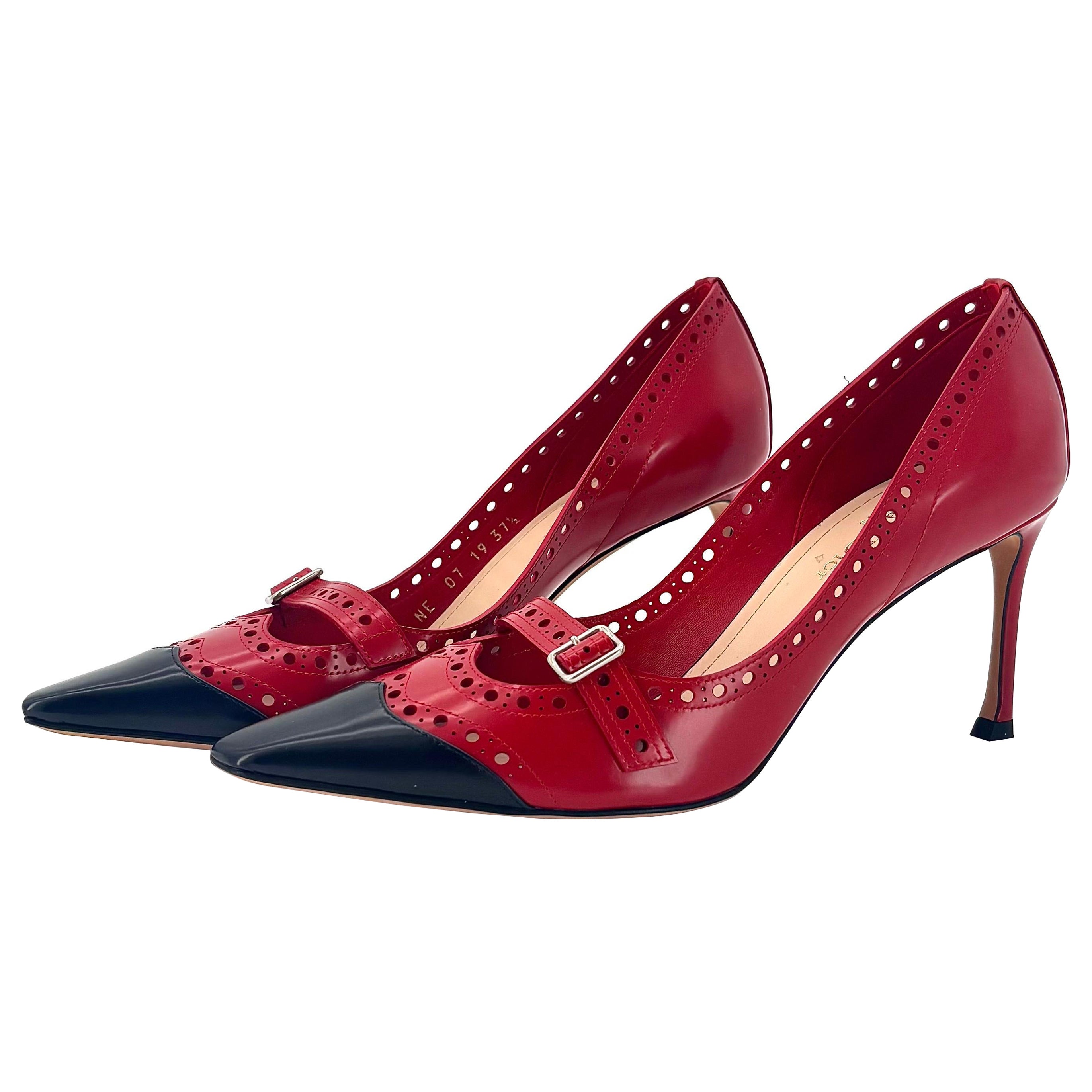 Christian Dior Spectadior Buckle Brogue Maryjane Cap Toe Pointed Toe Pumps 37.5 in vendita